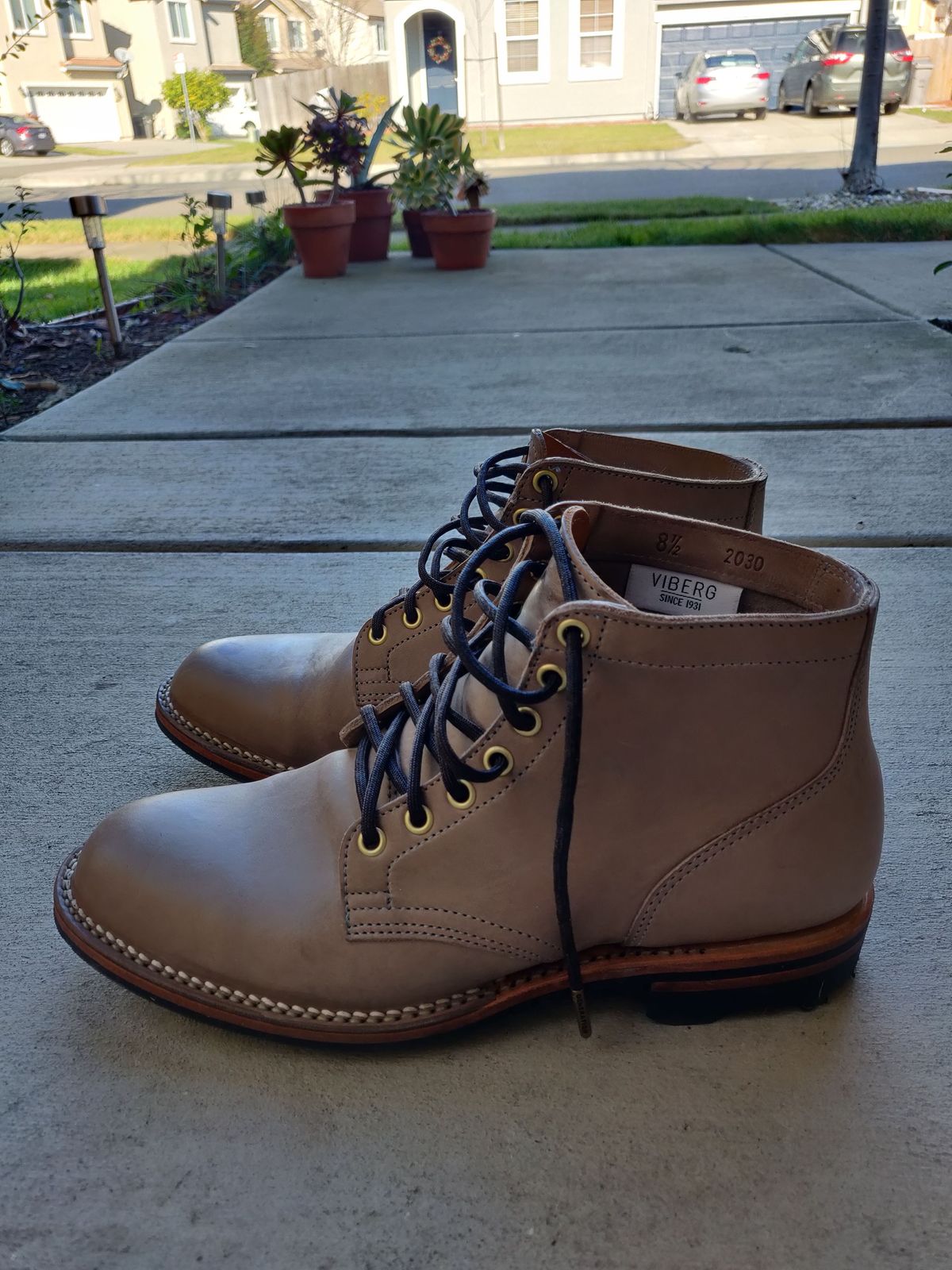 Photo by patinathunderdome on January 2, 2022 of the Viberg Service Boot in Maryam Light Grey Horsebutt.