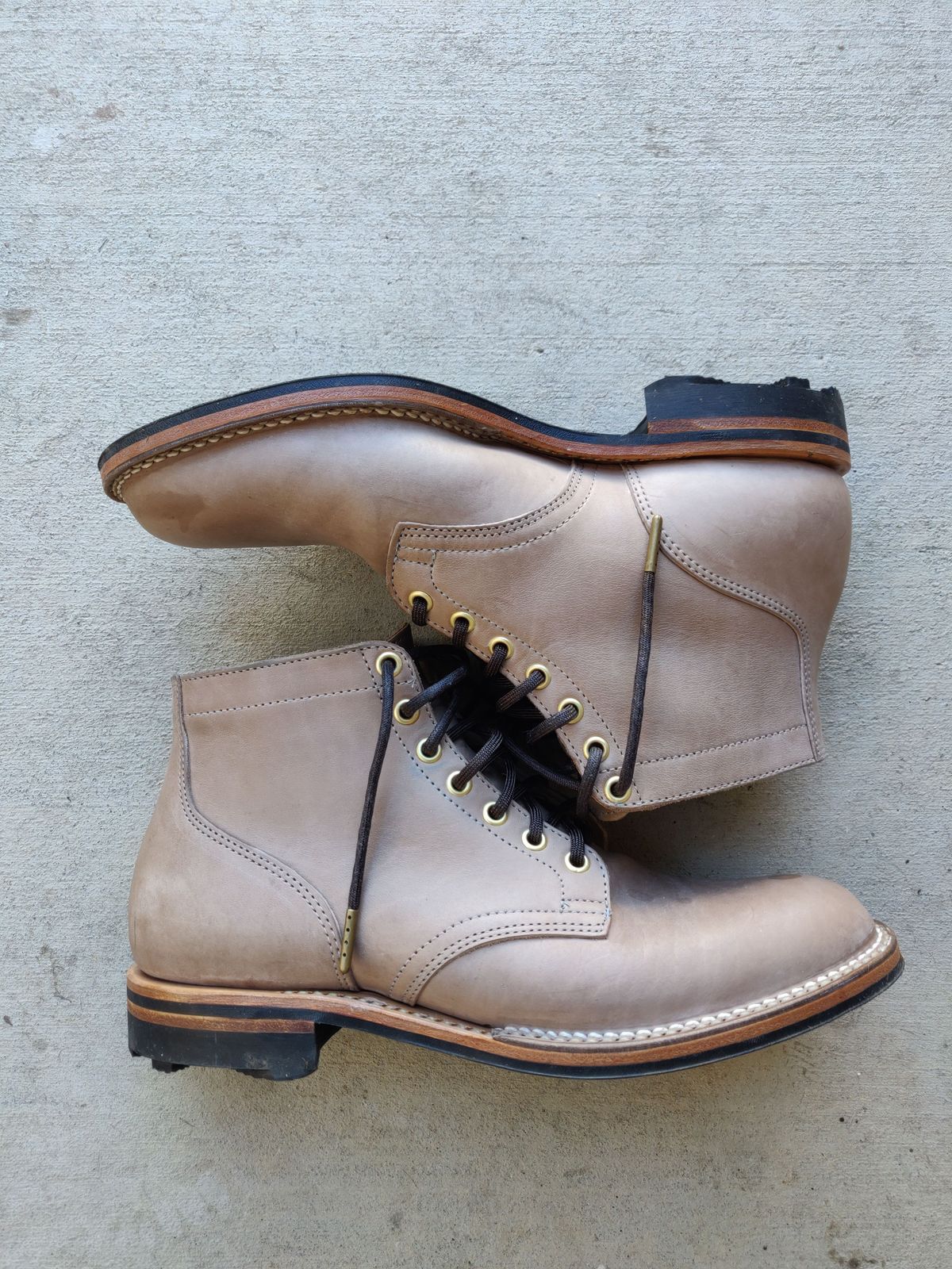 Photo by patinathunderdome on January 2, 2022 of the Viberg Service Boot in Maryam Light Grey Horsebutt.