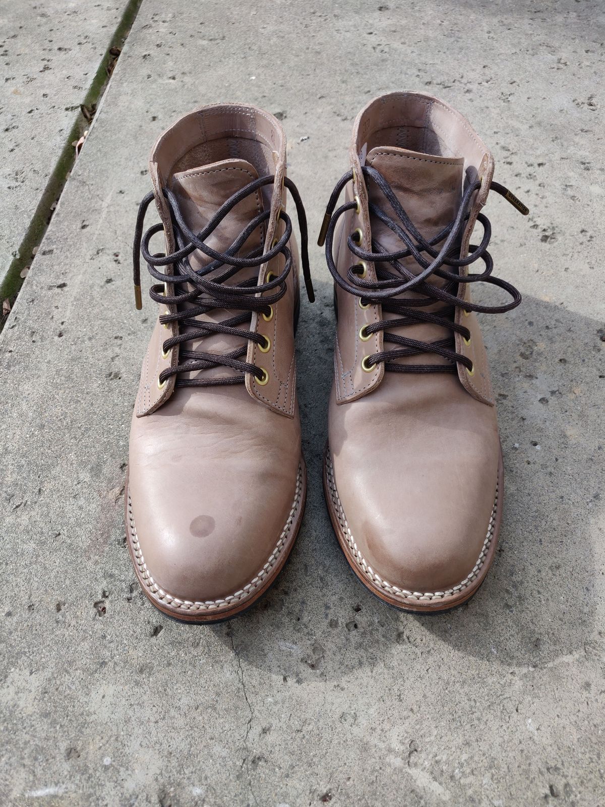 Photo by patinathunderdome on February 4, 2022 of the Viberg Service Boot in Maryam Light Grey Horsebutt.