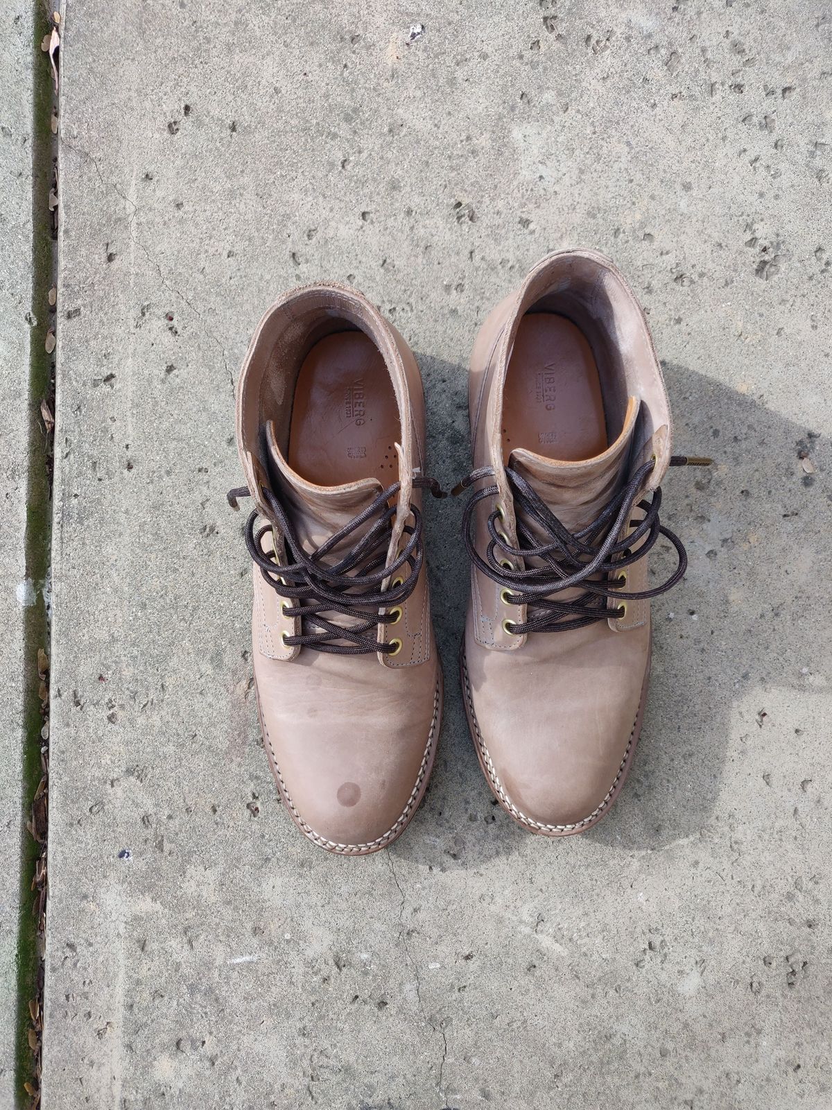 Photo by patinathunderdome on February 4, 2022 of the Viberg Service Boot in Maryam Light Grey Horsebutt.