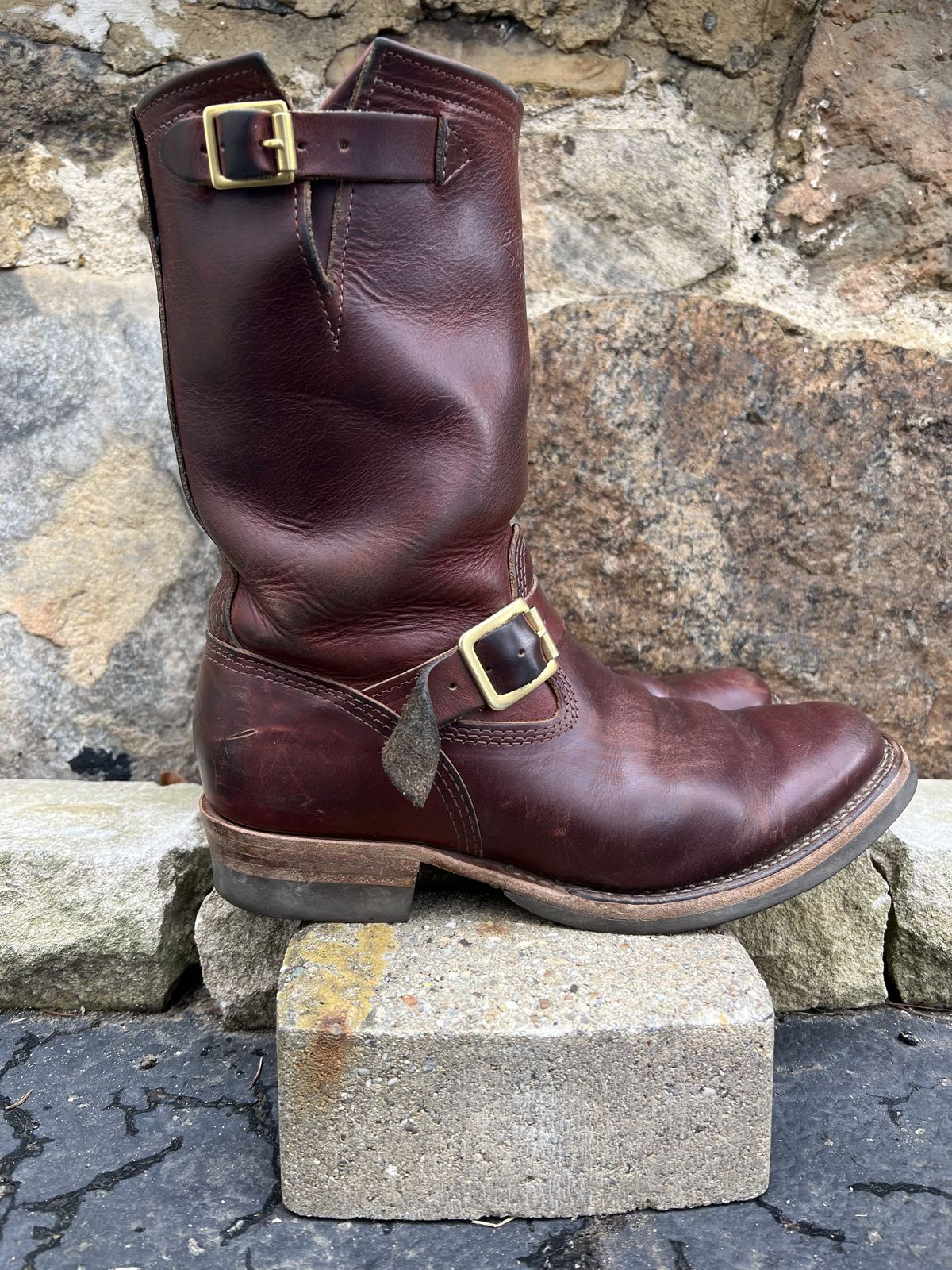 Photo by patinathunderdome on April 1, 2022 of the Wesco Mister Lou in Horween Umber Chromexcel.