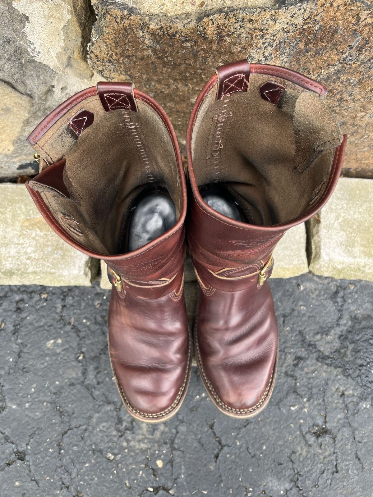 Photo by patinathunderdome on April 1, 2022 of the Wesco Mister Lou in Horween Umber Chromexcel.