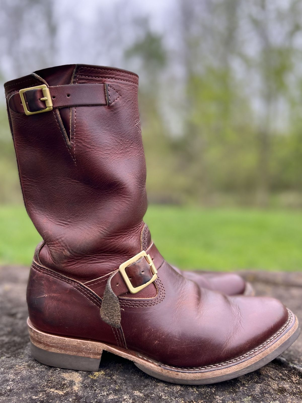 Photo by patinathunderdome on May 5, 2022 of the Wesco Mister Lou in Horween Umber Chromexcel.