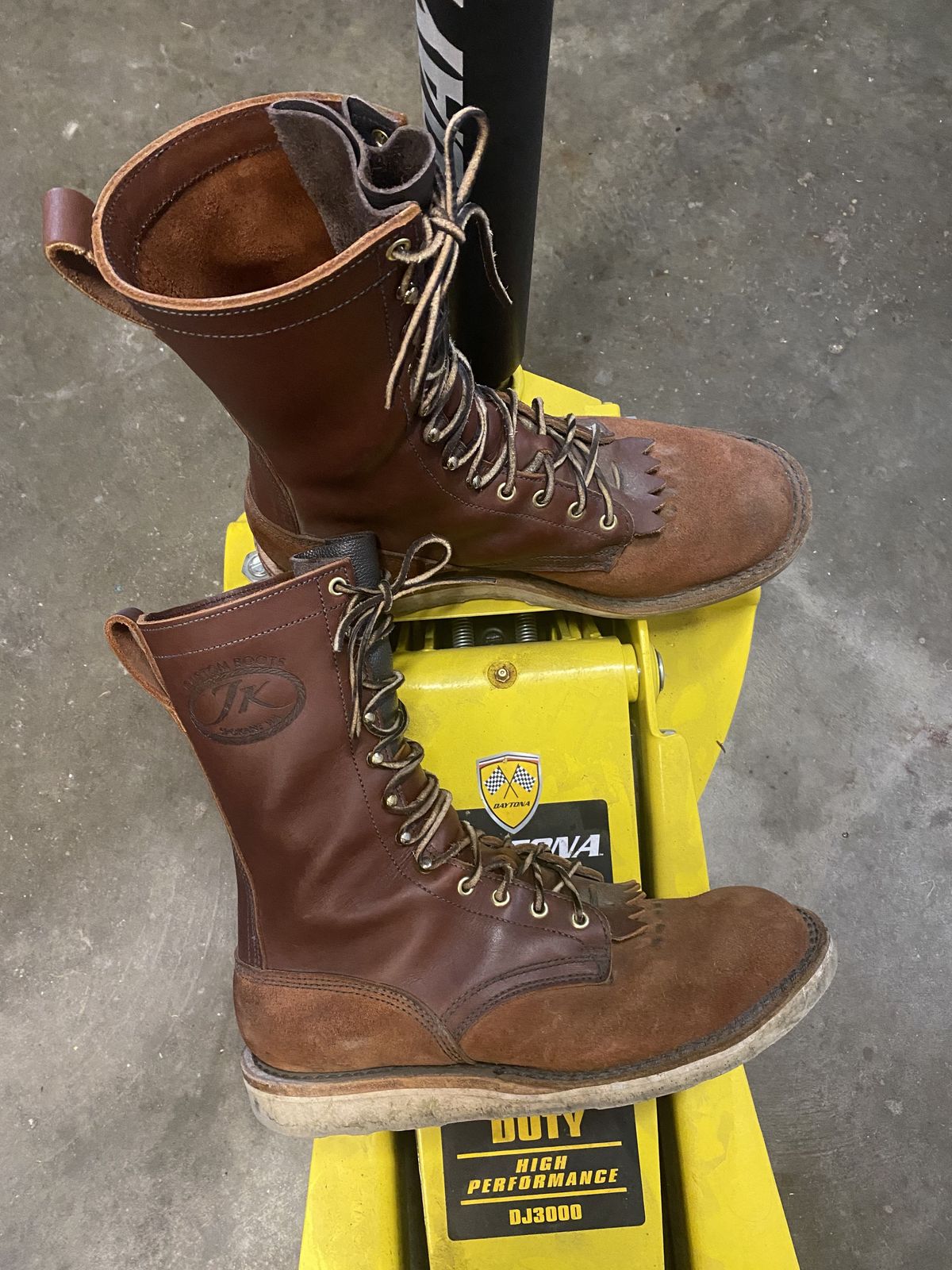 Photo by patinathunderdome on March 5, 2022 of the JK Boots Forefront in Seidel Redwood Oil Tan Roughout.