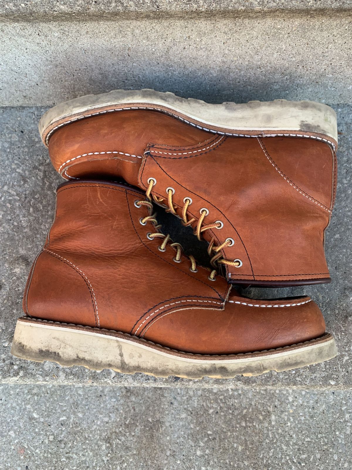 Photo by patinathunderdome on November 3, 2021 of the Red Wing 6-Inch Classic Moc in S.B. Foot Oro Legacy.