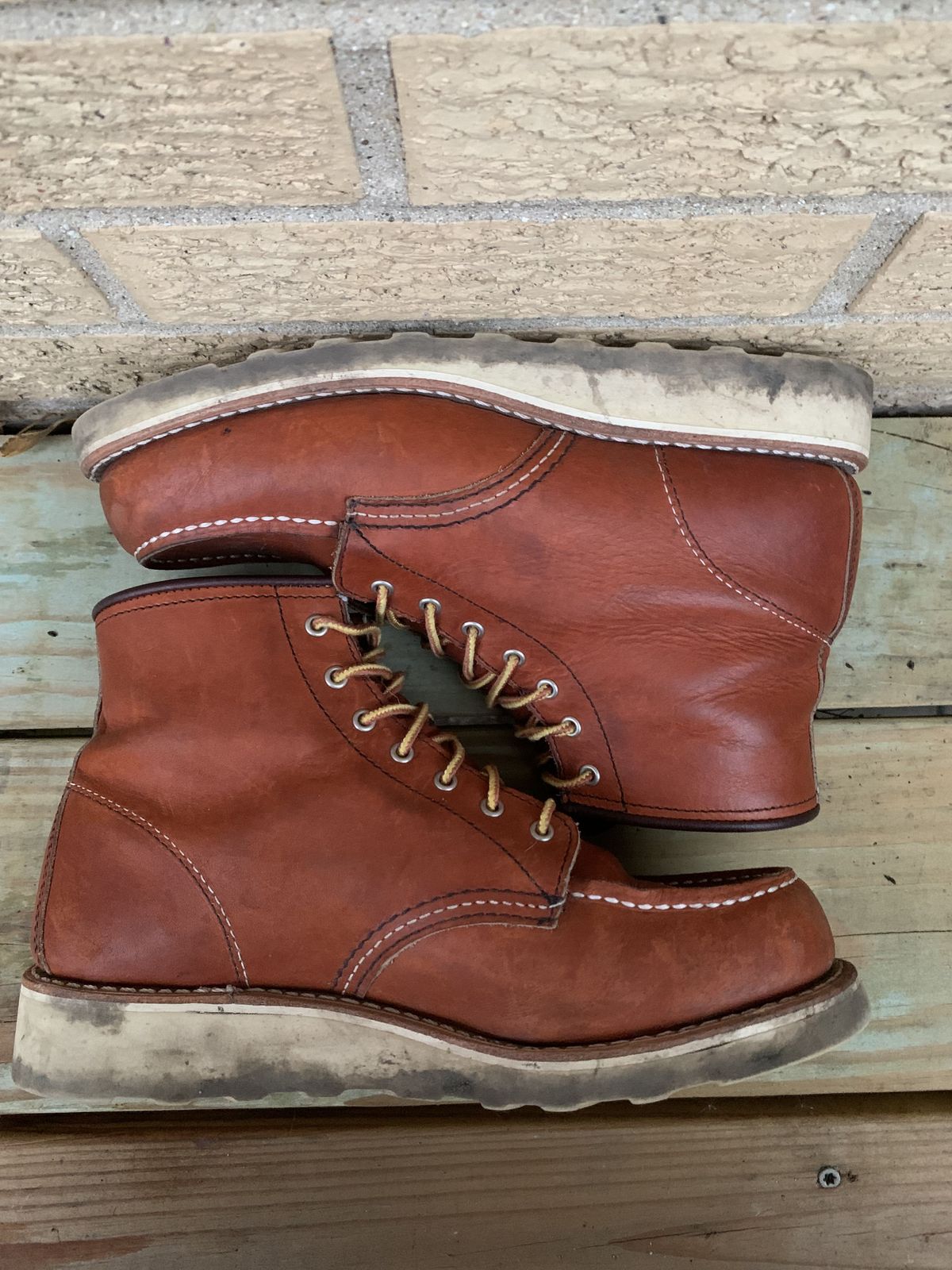 Photo by patinathunderdome on December 5, 2021 of the Red Wing 6-Inch Classic Moc in S.B. Foot Oro Legacy.