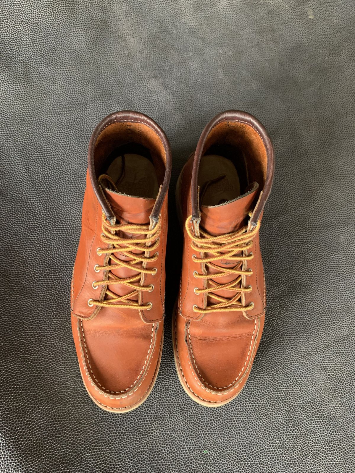 Photo by patinathunderdome on March 4, 2022 of the Red Wing 6-Inch Classic Moc in S.B. Foot Oro Legacy.