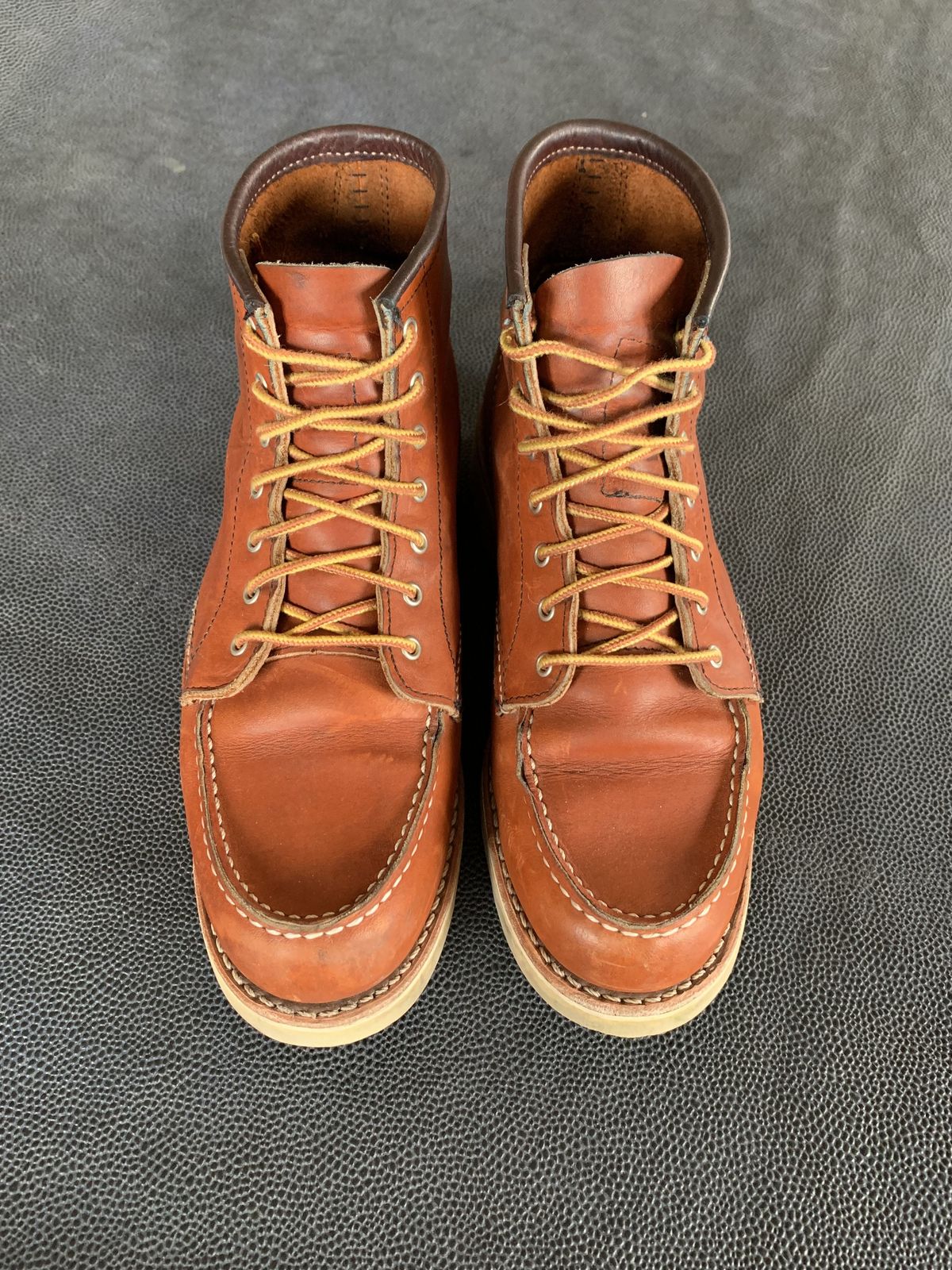 Photo by patinathunderdome on March 4, 2022 of the Red Wing 6-Inch Classic Moc in S.B. Foot Oro Legacy.