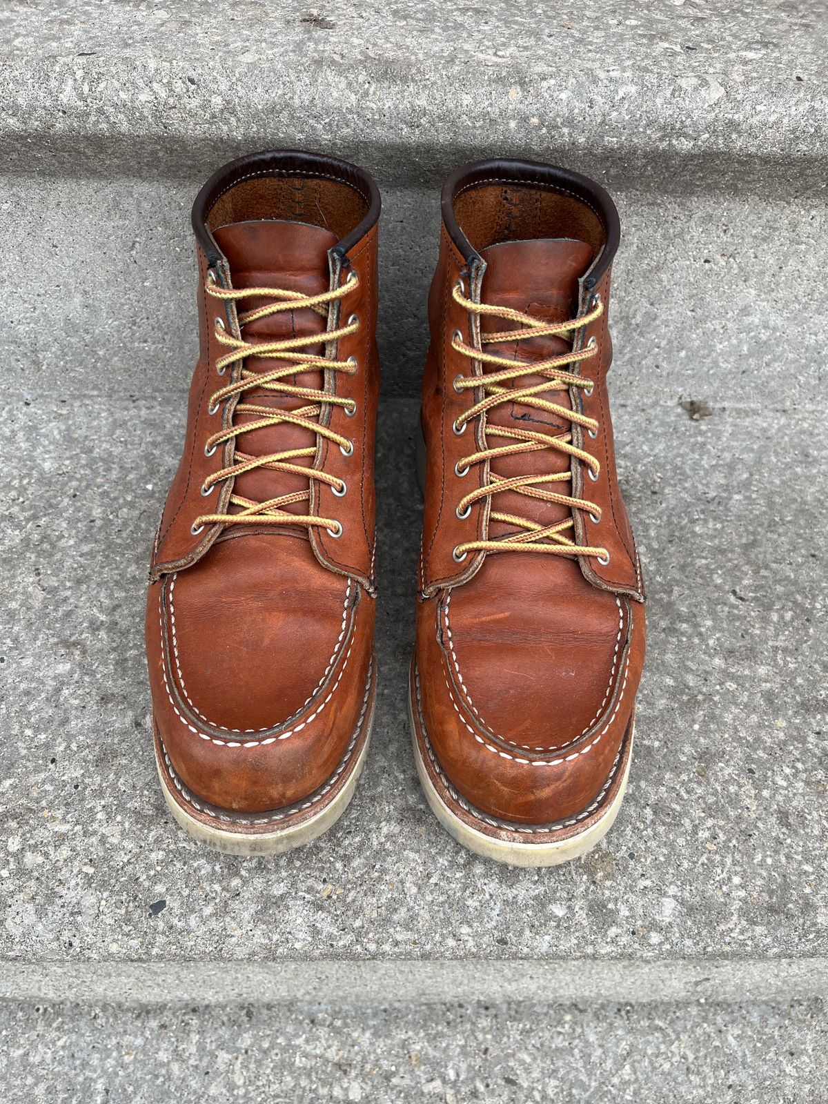 Photo by patinathunderdome on April 5, 2022 of the Red Wing 6-Inch Classic Moc in S.B. Foot Oro Legacy.