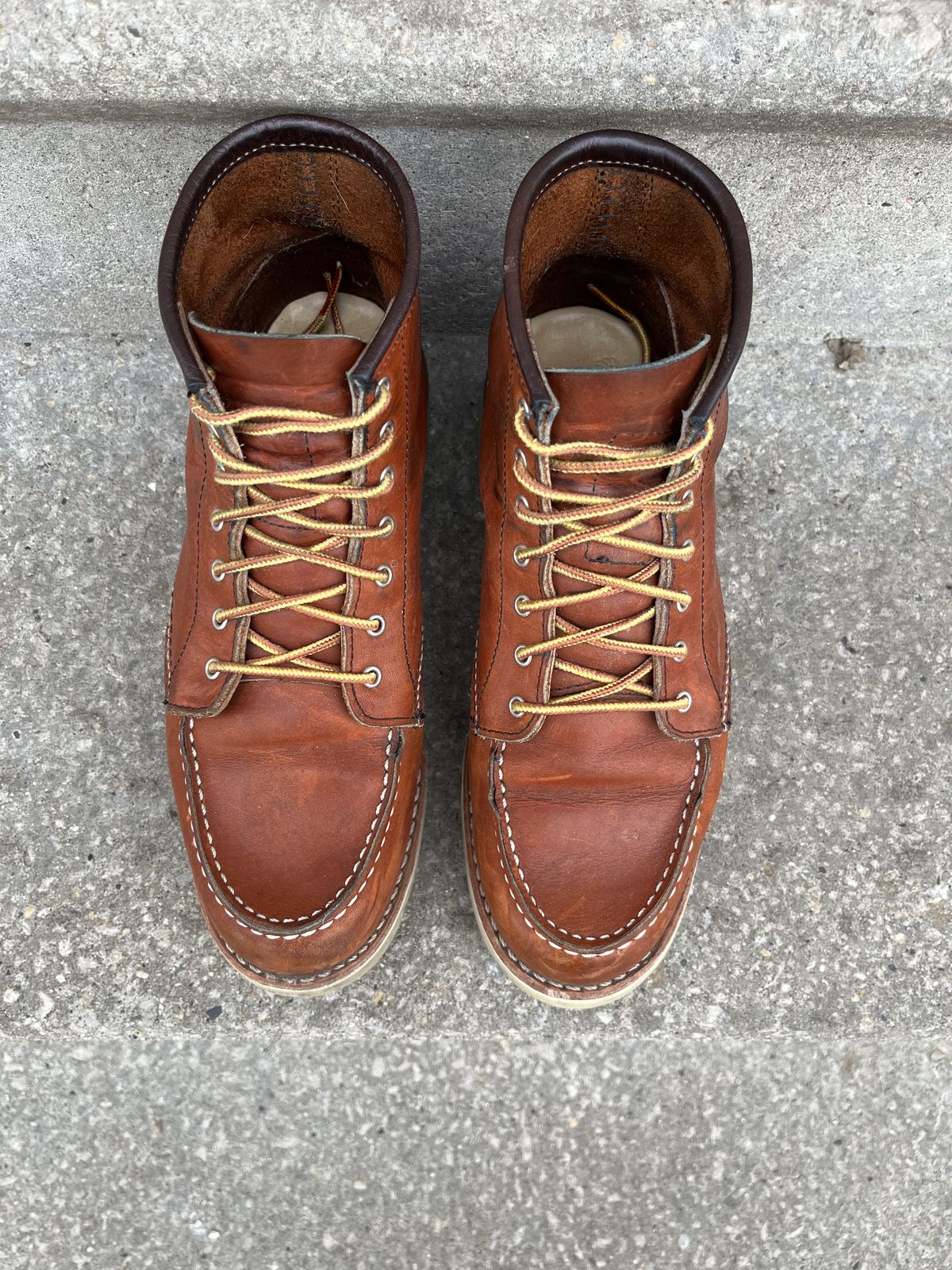 Photo by patinathunderdome on April 5, 2022 of the Red Wing 6-Inch Classic Moc in S.B. Foot Oro Legacy.