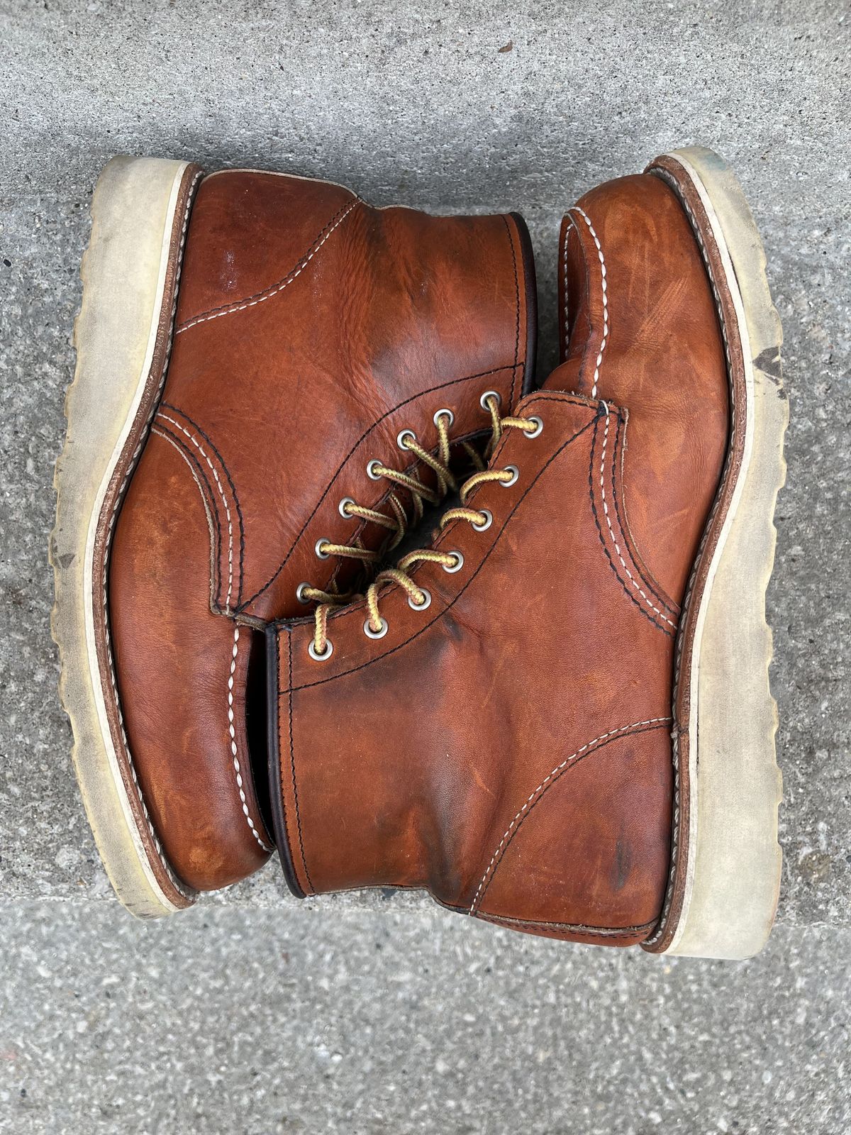 Photo by patinathunderdome on April 5, 2022 of the Red Wing 6-Inch Classic Moc in S.B. Foot Oro Legacy.