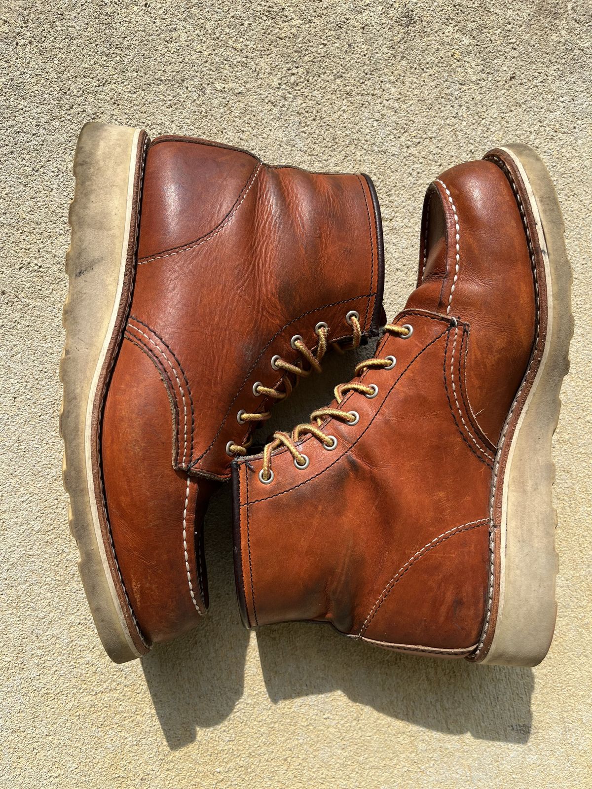 Photo by patinathunderdome on May 6, 2022 of the Red Wing 6-Inch Classic Moc in S.B. Foot Oro Legacy.