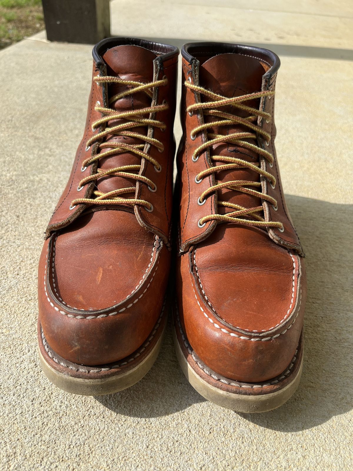 Photo by patinathunderdome on May 6, 2022 of the Red Wing 6-Inch Classic Moc in S.B. Foot Oro Legacy.