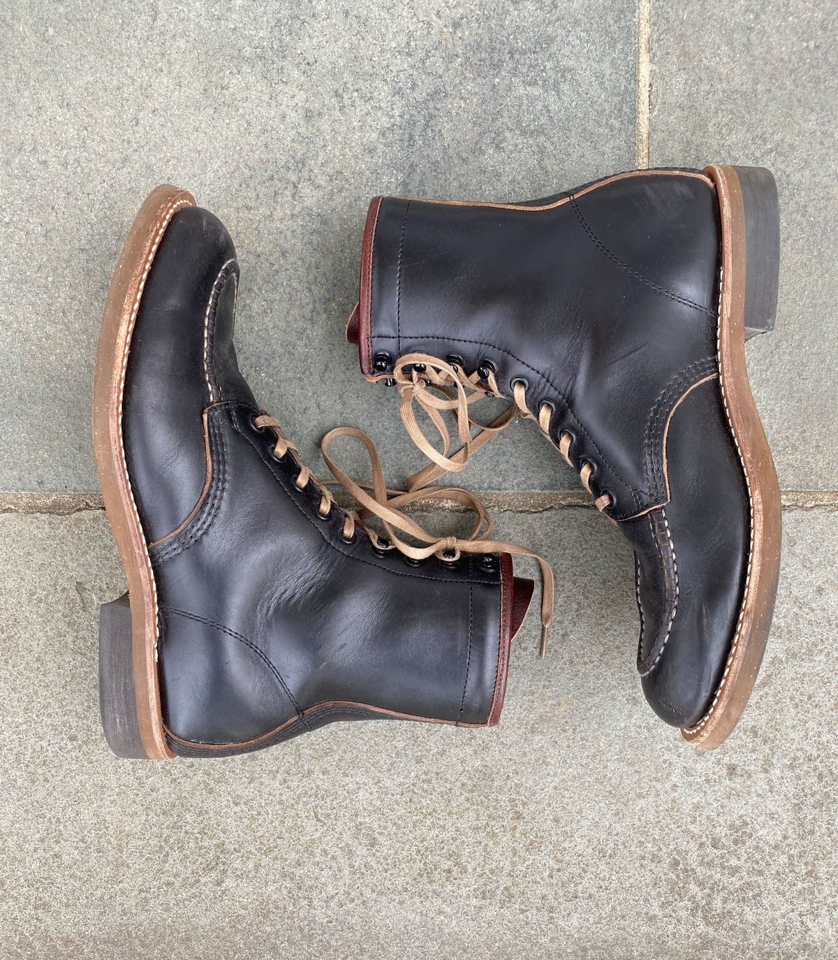 Photo by patinathunderdome on March 6, 2022 of the Brother Bridge Hunter in Horween Black Chromexcel.