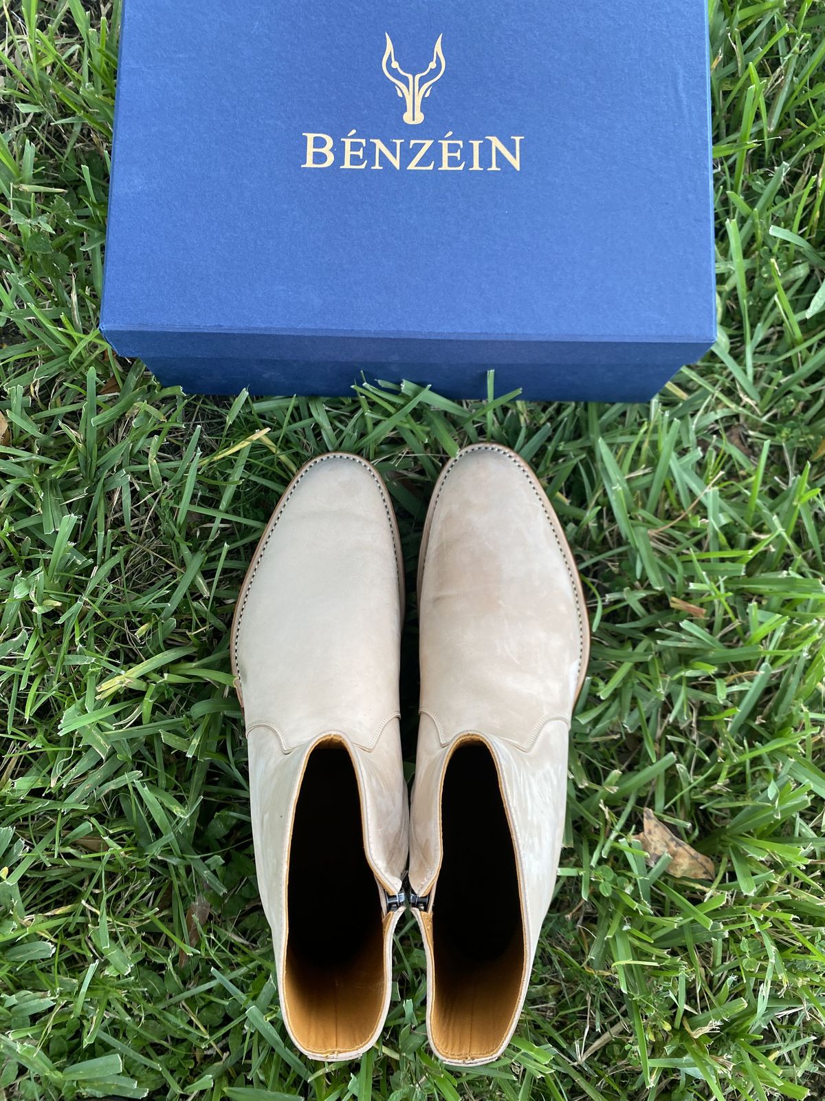 Photo by patinathunderdome on October 1, 2021 of the Benzein The Stride Side Zip Boots in Conceria Cloe Crust Shell Cordovan.
