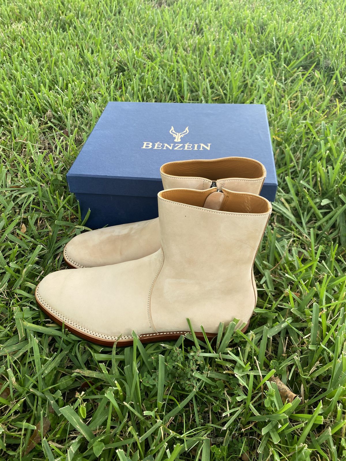 Photo by patinathunderdome on October 1, 2021 of the Benzein The Stride Side Zip Boots in Conceria Cloe Crust Shell Cordovan.