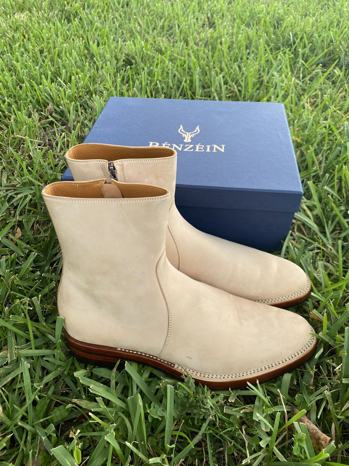 Photo by patinathunderdome on October 1, 2021 of the Benzein The Stride Side Zip Boots in Conceria Cloe Crust Shell Cordovan.
