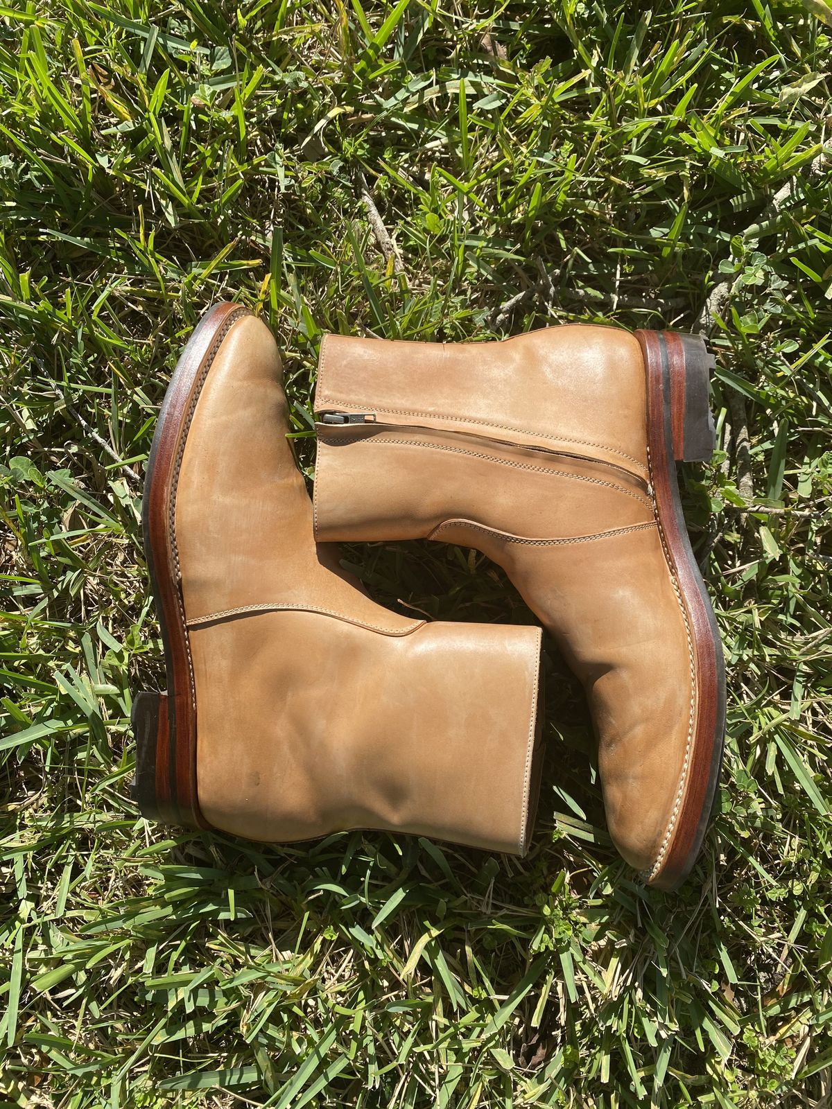 Photo by patinathunderdome on November 1, 2021 of the Benzein The Stride Side Zip Boots in Conceria Cloe Crust Shell Cordovan.