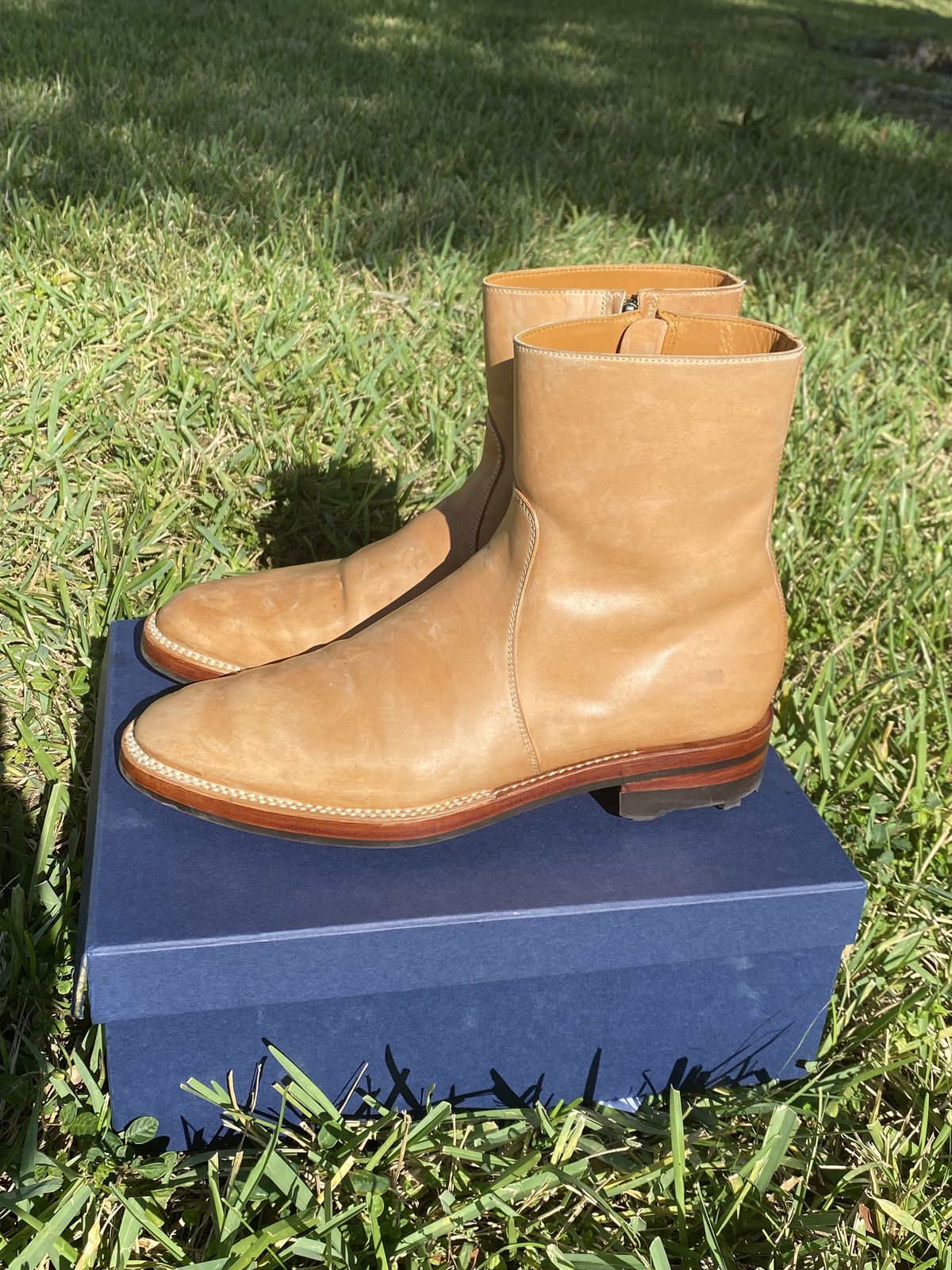 Photo by patinathunderdome on November 1, 2021 of the Benzein The Stride Side Zip Boots in Conceria Cloe Crust Shell Cordovan.