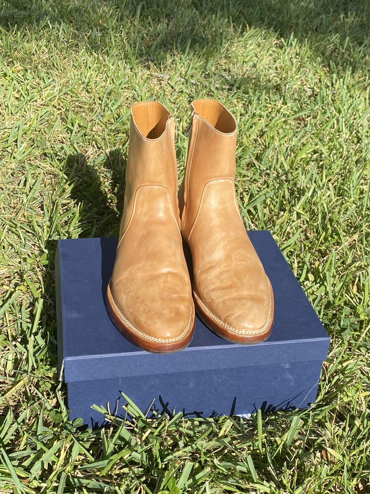 Photo by patinathunderdome on November 1, 2021 of the Benzein The Stride Side Zip Boots in Conceria Cloe Crust Shell Cordovan.