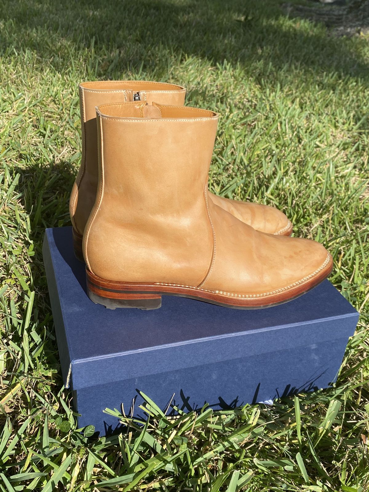 Photo by patinathunderdome on November 1, 2021 of the Benzein The Stride Side Zip Boots in Conceria Cloe Crust Shell Cordovan.