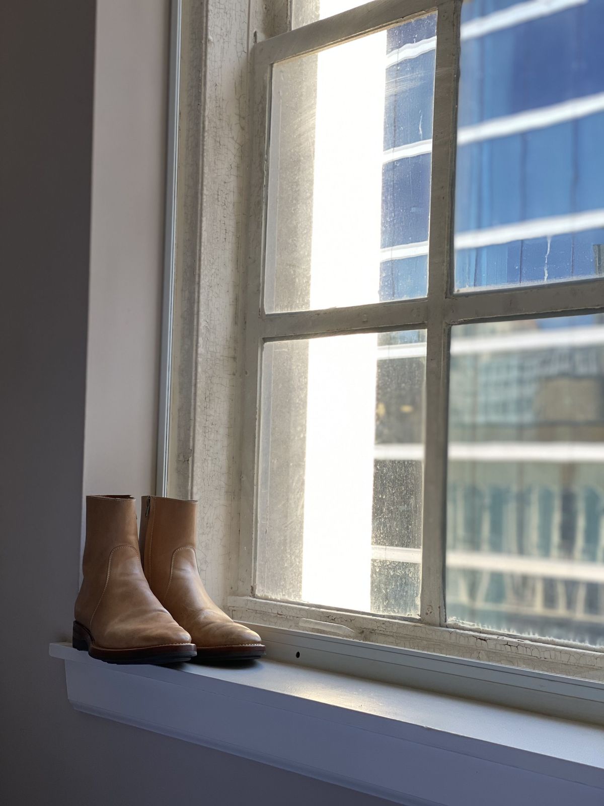 Photo by patinathunderdome on December 6, 2021 of the Benzein The Stride Side Zip Boots in Conceria Cloe Crust Shell Cordovan.