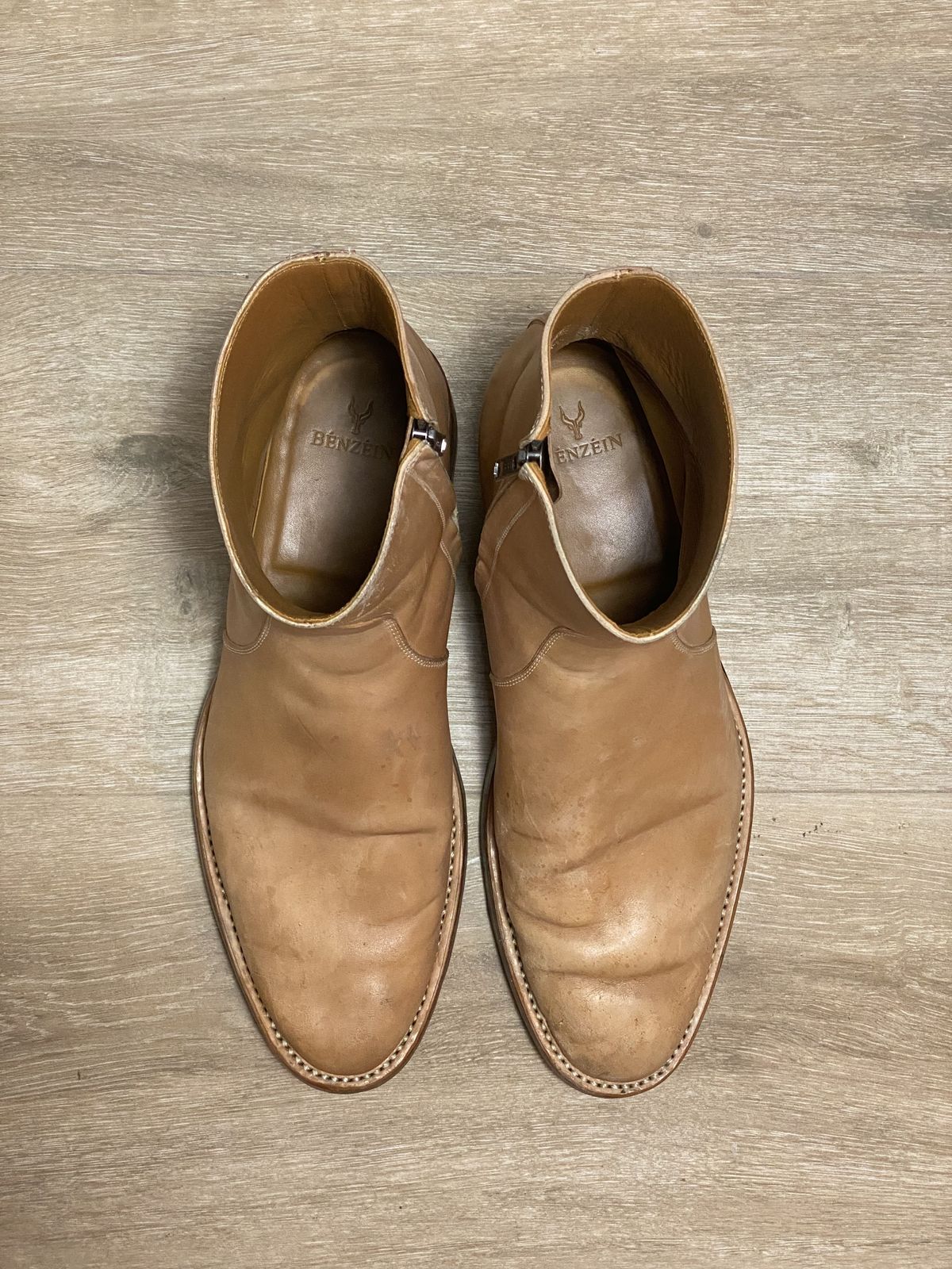 Photo by patinathunderdome on December 6, 2021 of the Benzein The Stride Side Zip Boots in Conceria Cloe Crust Shell Cordovan.