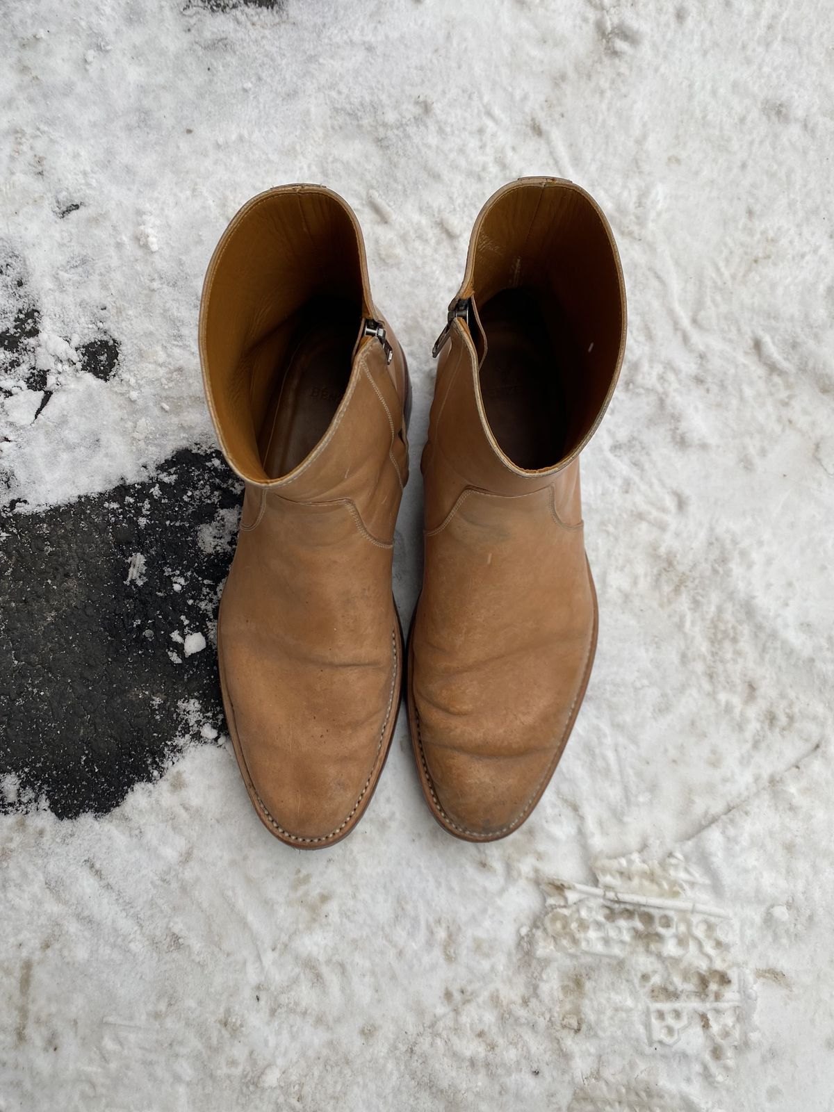 Photo by patinathunderdome on January 5, 2022 of the Benzein The Stride Side Zip Boots in Conceria Cloe Crust Shell Cordovan.