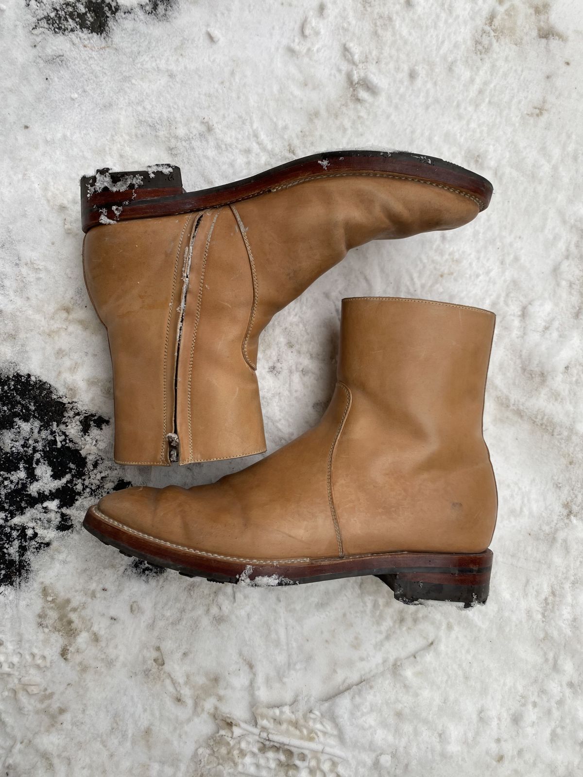 Photo by patinathunderdome on January 5, 2022 of the Benzein The Stride Side Zip Boots in Conceria Cloe Crust Shell Cordovan.