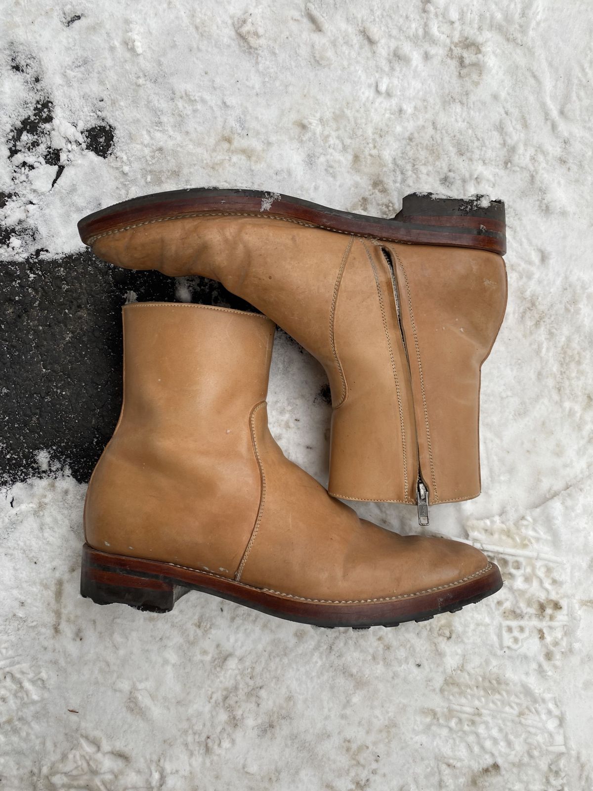 Photo by patinathunderdome on January 5, 2022 of the Benzein The Stride Side Zip Boots in Conceria Cloe Crust Shell Cordovan.