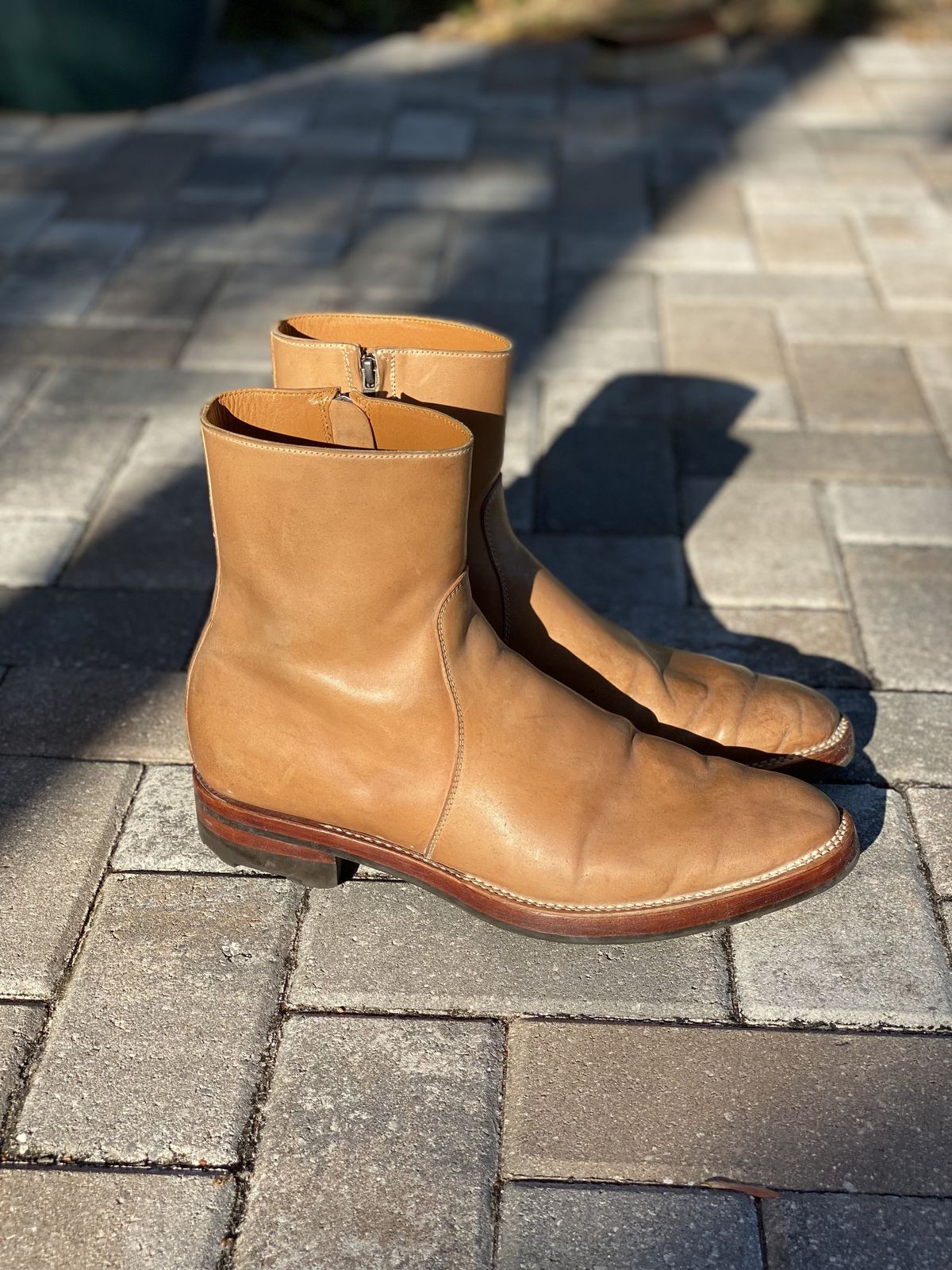 Photo by patinathunderdome on March 5, 2022 of the Benzein The Stride Side Zip Boots in Conceria Cloe Crust Shell Cordovan.