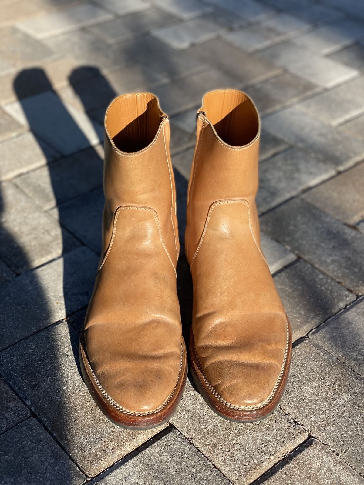 Photo by patinathunderdome on March 5, 2022 of the Benzein The Stride Side Zip Boots in Conceria Cloe Crust Shell Cordovan.