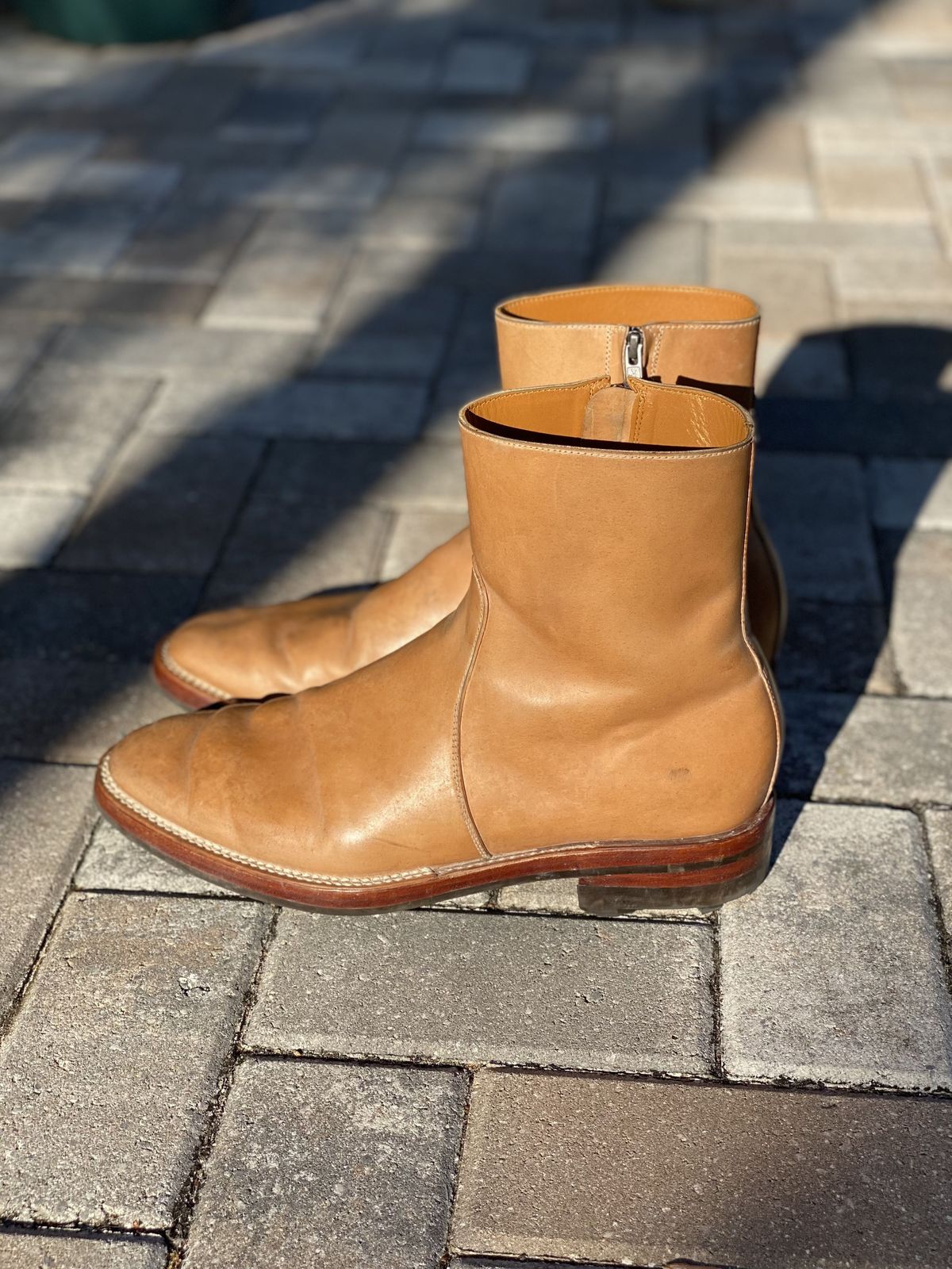 Photo by patinathunderdome on March 5, 2022 of the Benzein The Stride Side Zip Boots in Conceria Cloe Crust Shell Cordovan.