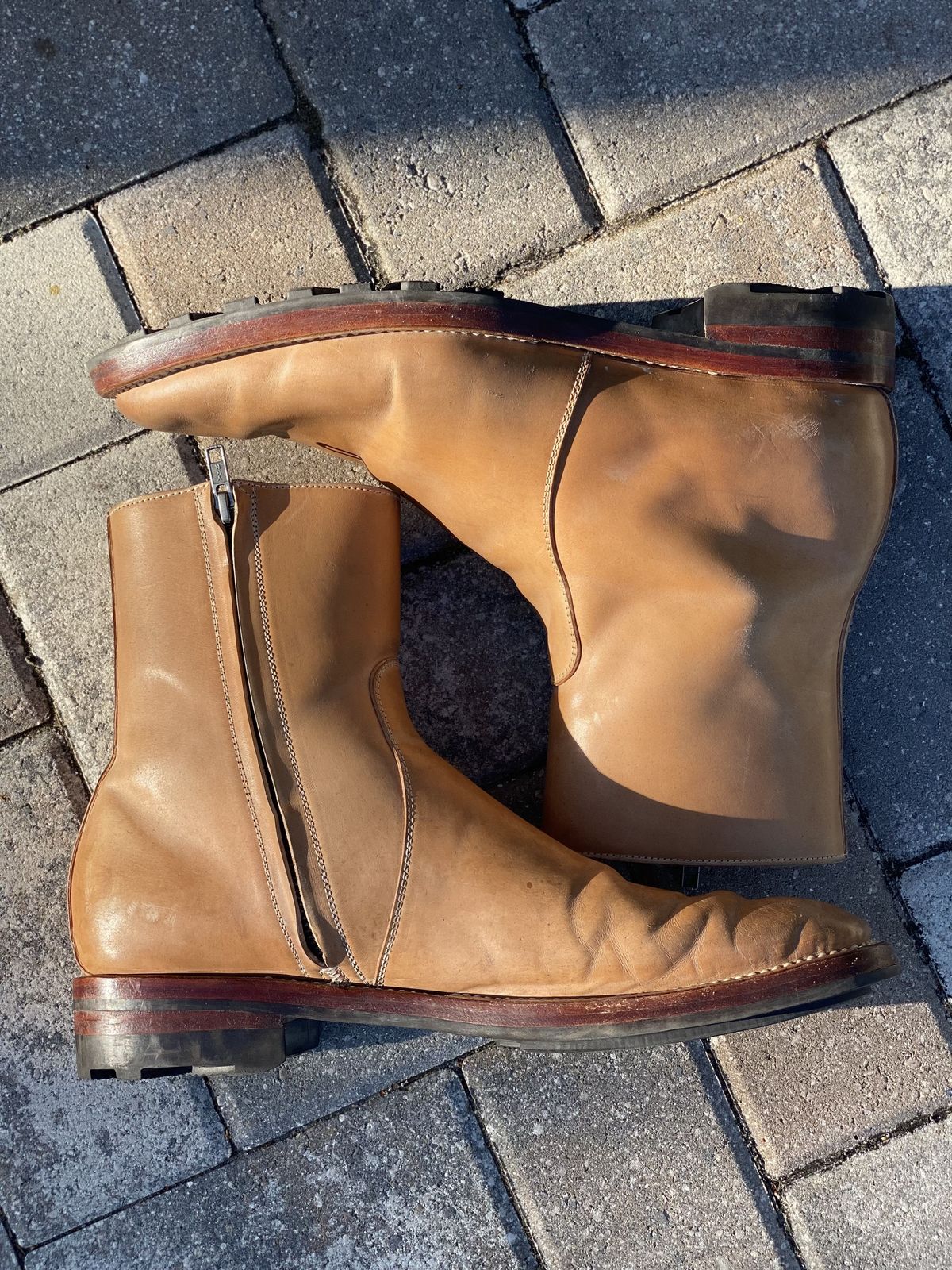 Photo by patinathunderdome on March 5, 2022 of the Benzein The Stride Side Zip Boots in Conceria Cloe Crust Shell Cordovan.