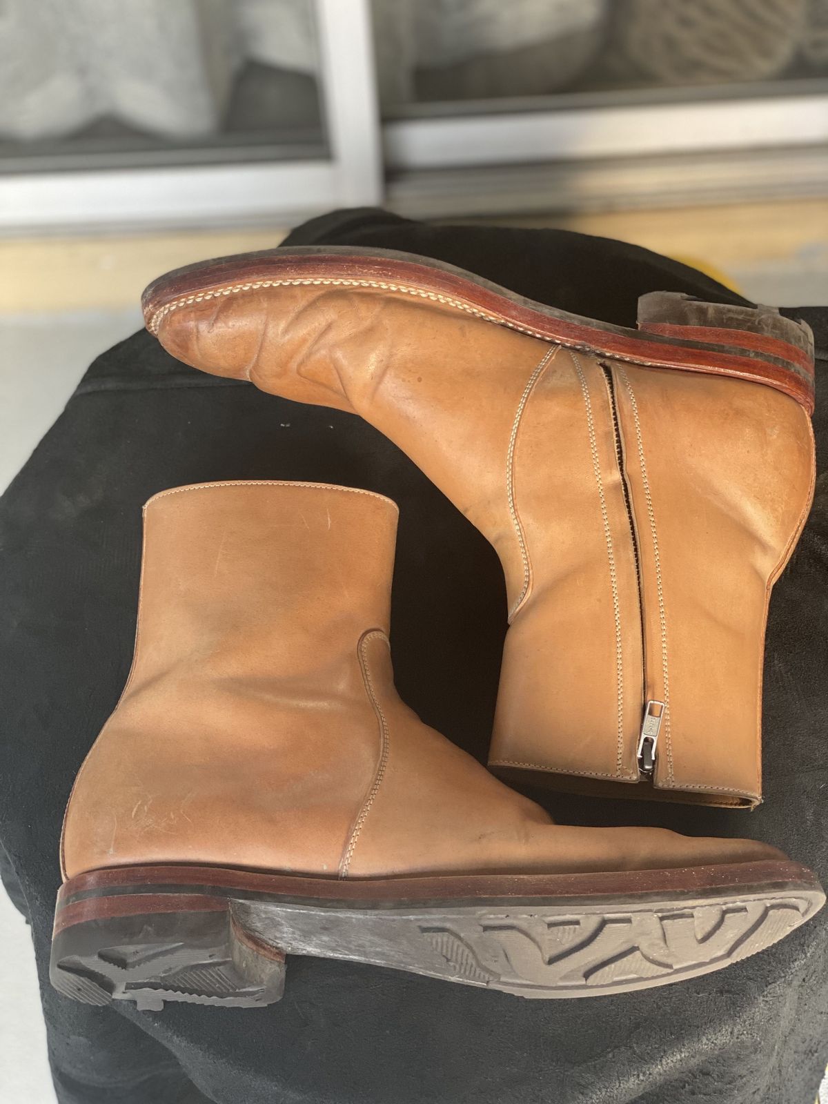 Photo by patinathunderdome on April 5, 2022 of the Benzein The Stride Side Zip Boots in Conceria Cloe Crust Shell Cordovan.