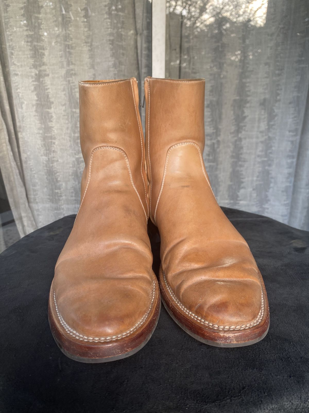 Photo by patinathunderdome on April 5, 2022 of the Benzein The Stride Side Zip Boots in Conceria Cloe Crust Shell Cordovan.