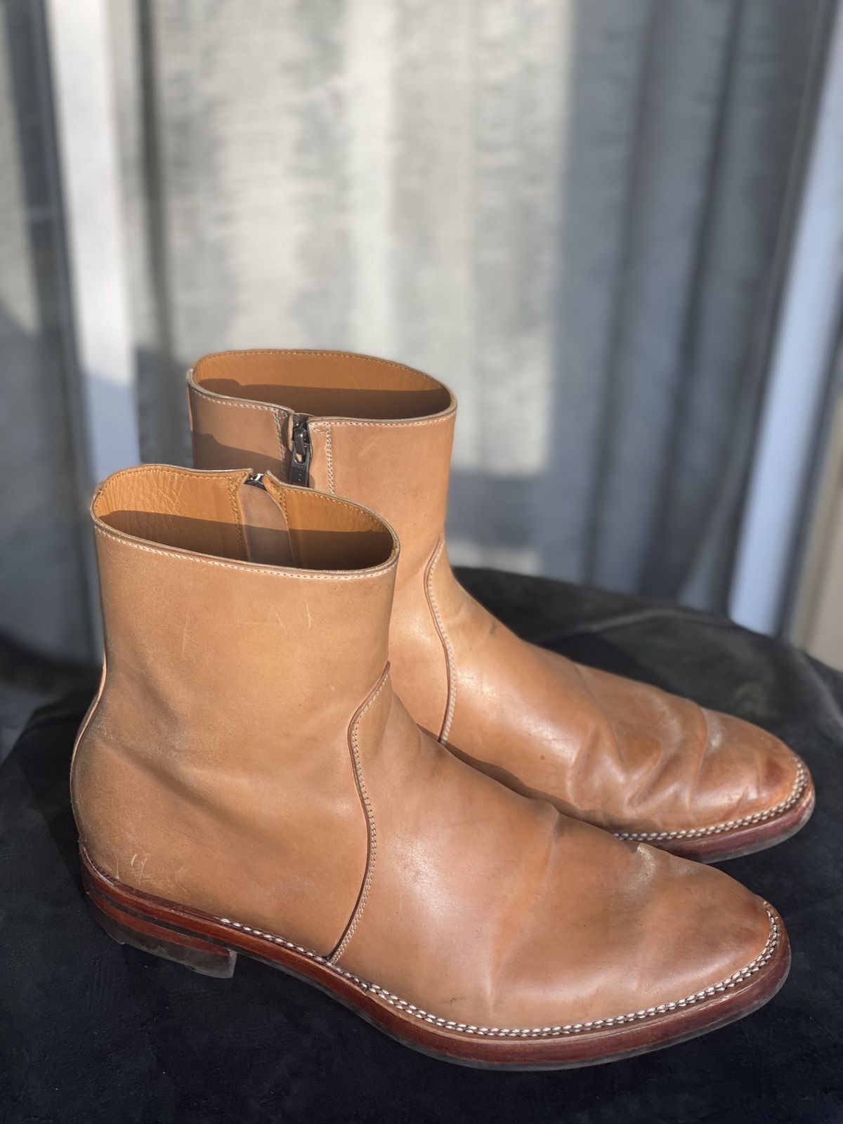 Photo by patinathunderdome on April 5, 2022 of the Benzein The Stride Side Zip Boots in Conceria Cloe Crust Shell Cordovan.