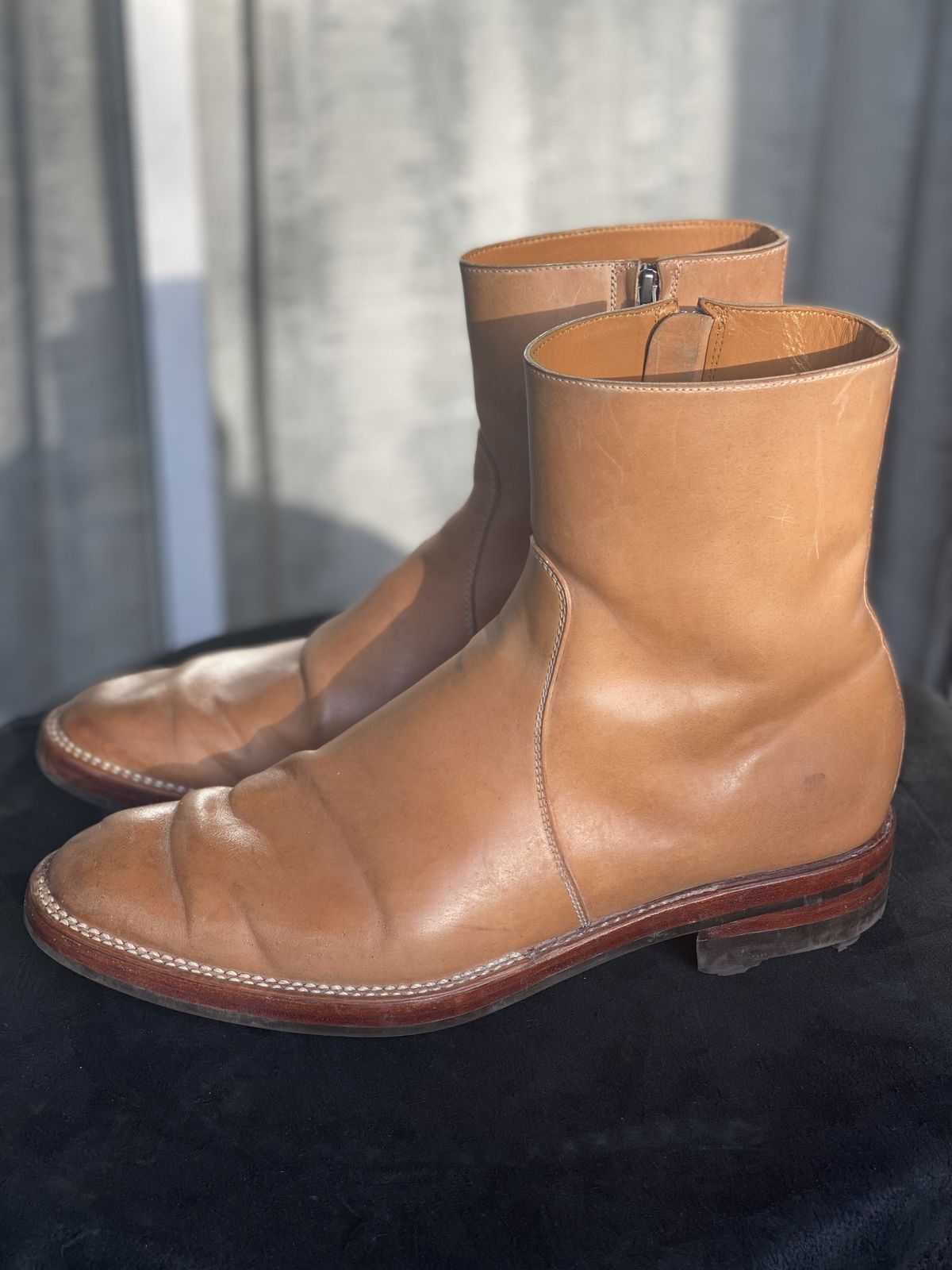 Photo by patinathunderdome on April 5, 2022 of the Benzein The Stride Side Zip Boots in Conceria Cloe Crust Shell Cordovan.