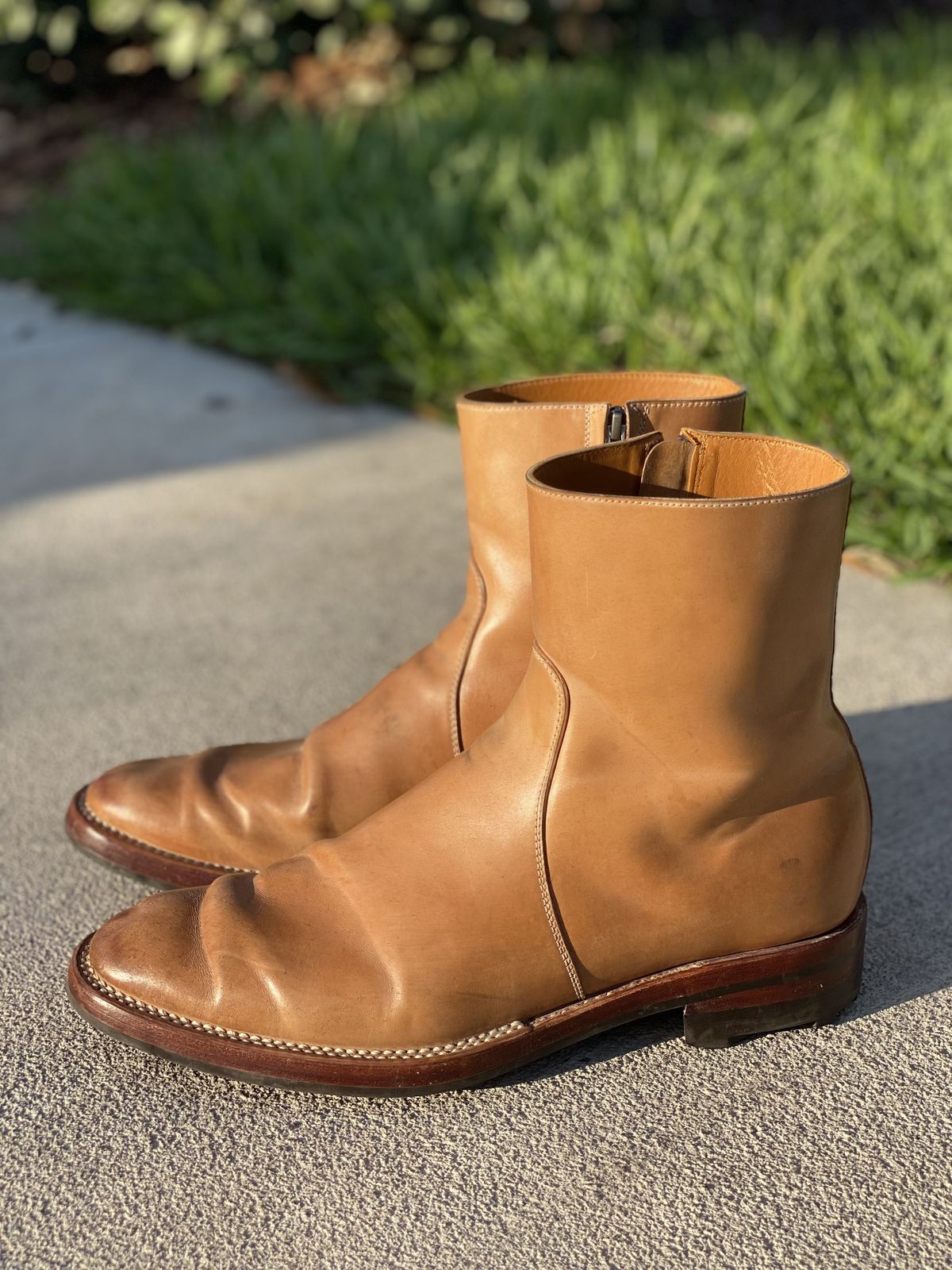 Photo by patinathunderdome on May 6, 2022 of the Benzein The Stride Side Zip Boots in Conceria Cloe Crust Shell Cordovan.