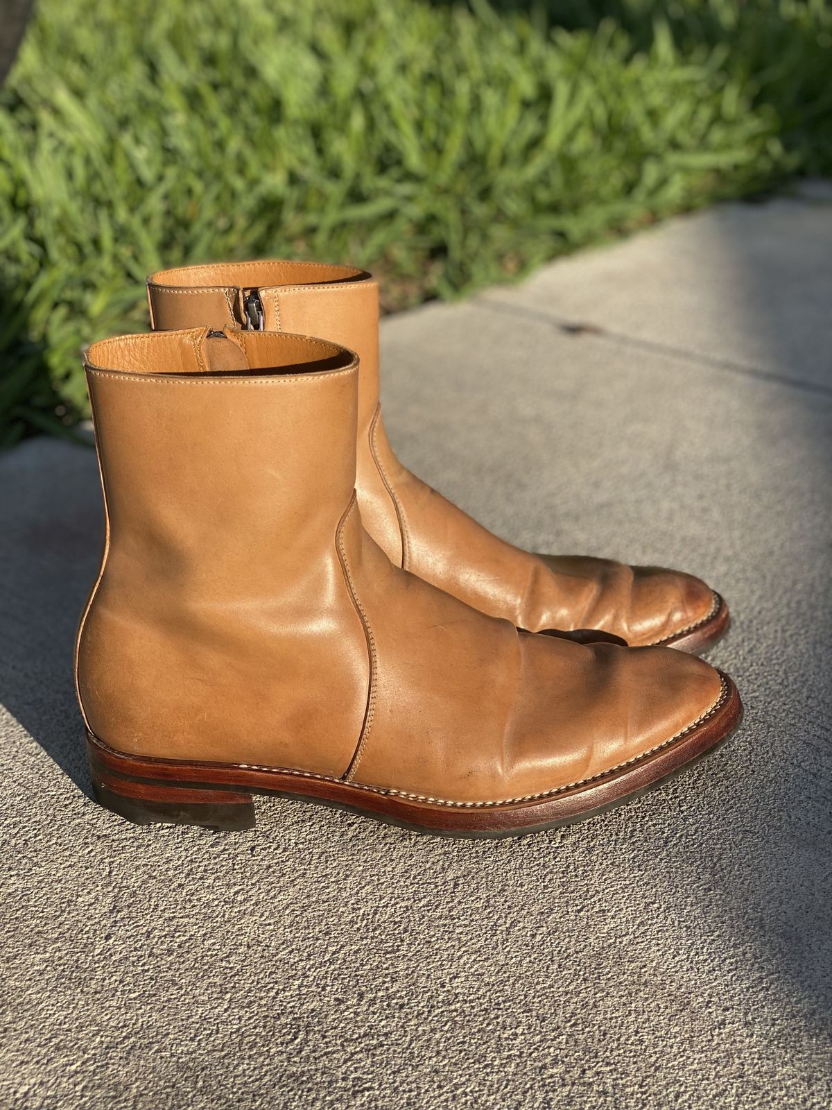 Photo by patinathunderdome on May 6, 2022 of the Benzein The Stride Side Zip Boots in Conceria Cloe Crust Shell Cordovan.