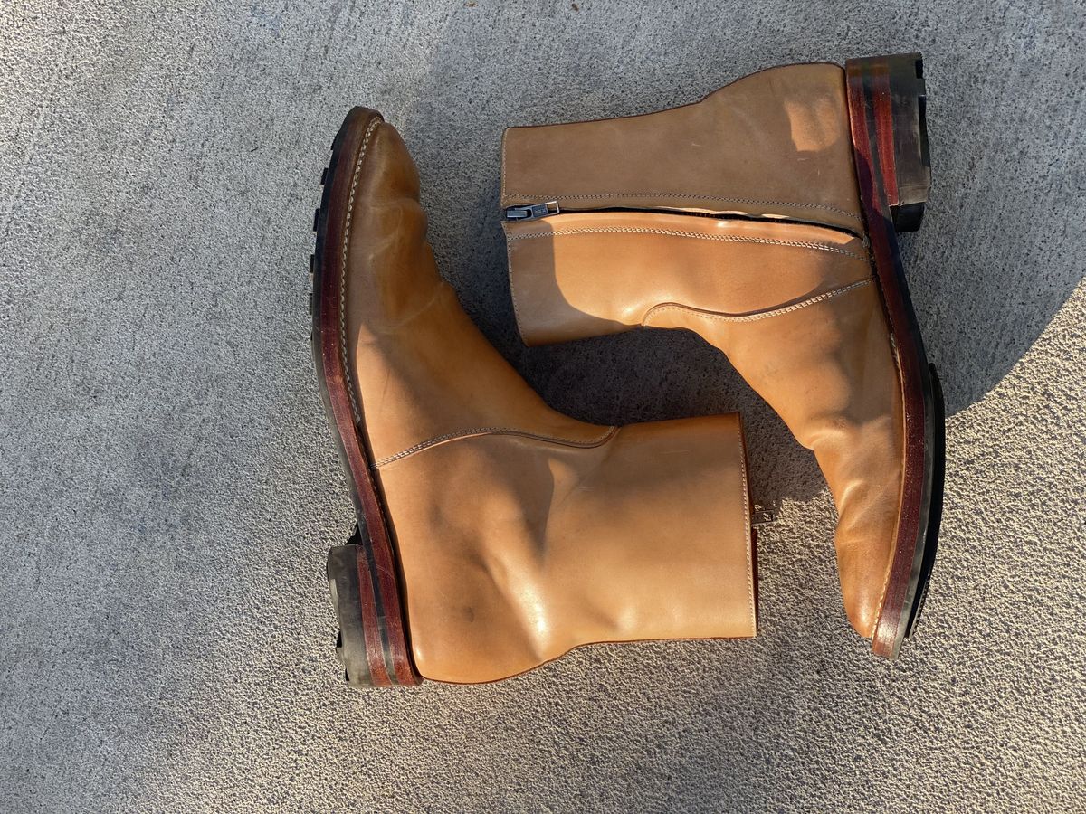 Photo by patinathunderdome on May 6, 2022 of the Benzein The Stride Side Zip Boots in Conceria Cloe Crust Shell Cordovan.