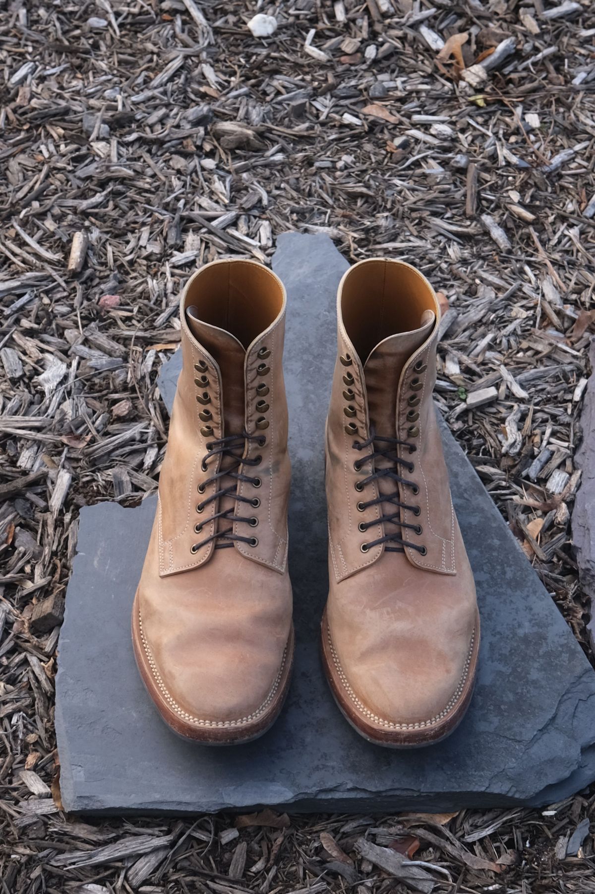Photo by patinathunderdome on December 5, 2021 of the Benzein TDD-01 Boot in Conceria Cloe Crust Shell Cordovan.