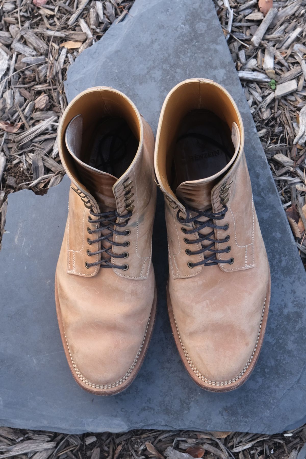 Photo by patinathunderdome on December 5, 2021 of the Benzein TDD-01 Boot in Conceria Cloe Crust Shell Cordovan.