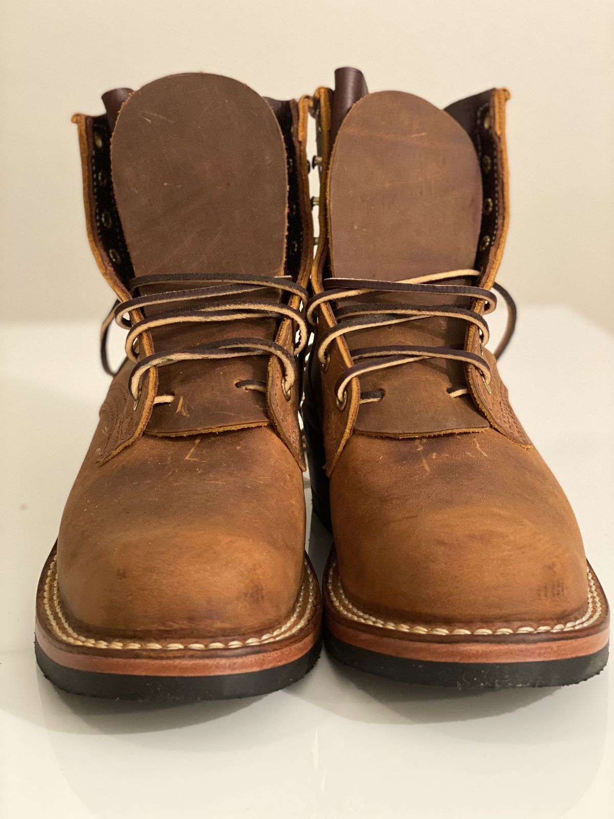 Photo by patinathunderdome on October 2, 2021 of the Nicks Robert in Horween Orange Predator.