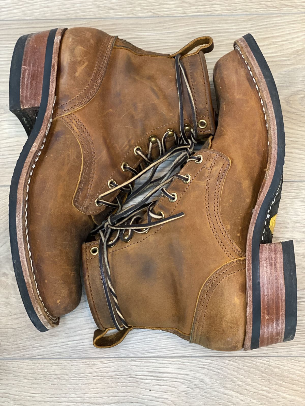 Photo by patinathunderdome on November 3, 2021 of the Nicks Robert in Horween Orange Predator.