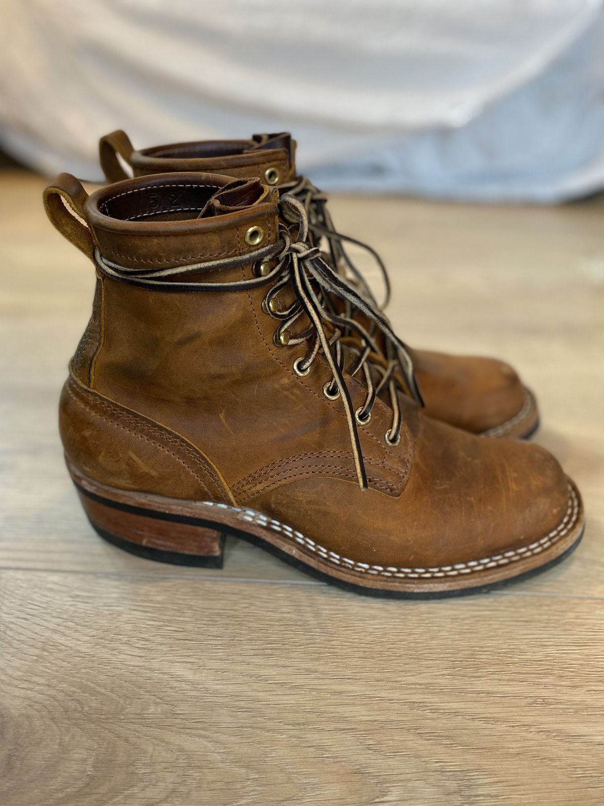 Photo by patinathunderdome on November 3, 2021 of the Nicks Robert in Horween Orange Predator.