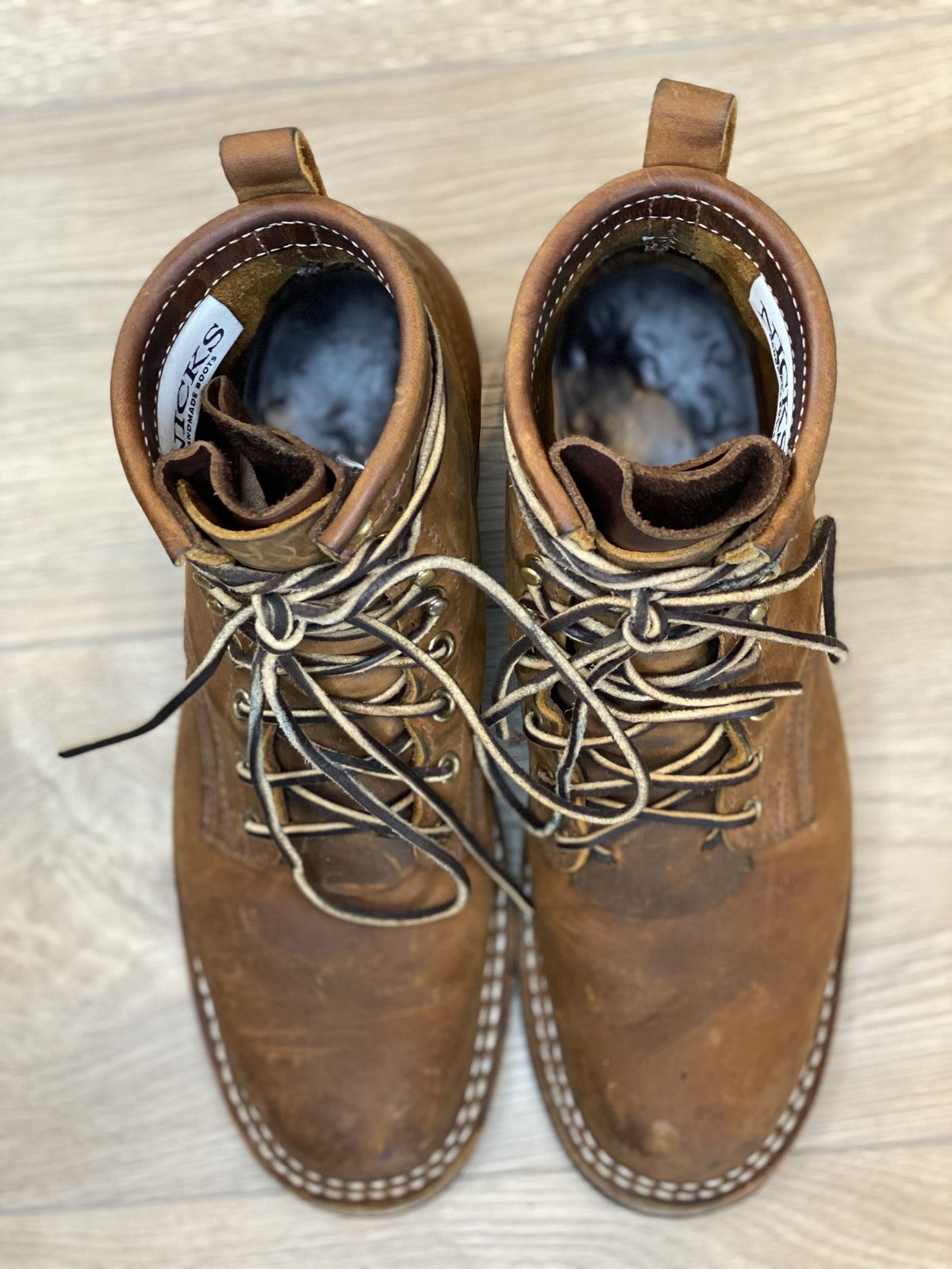 Photo by patinathunderdome on November 3, 2021 of the Nicks Robert in Horween Orange Predator.