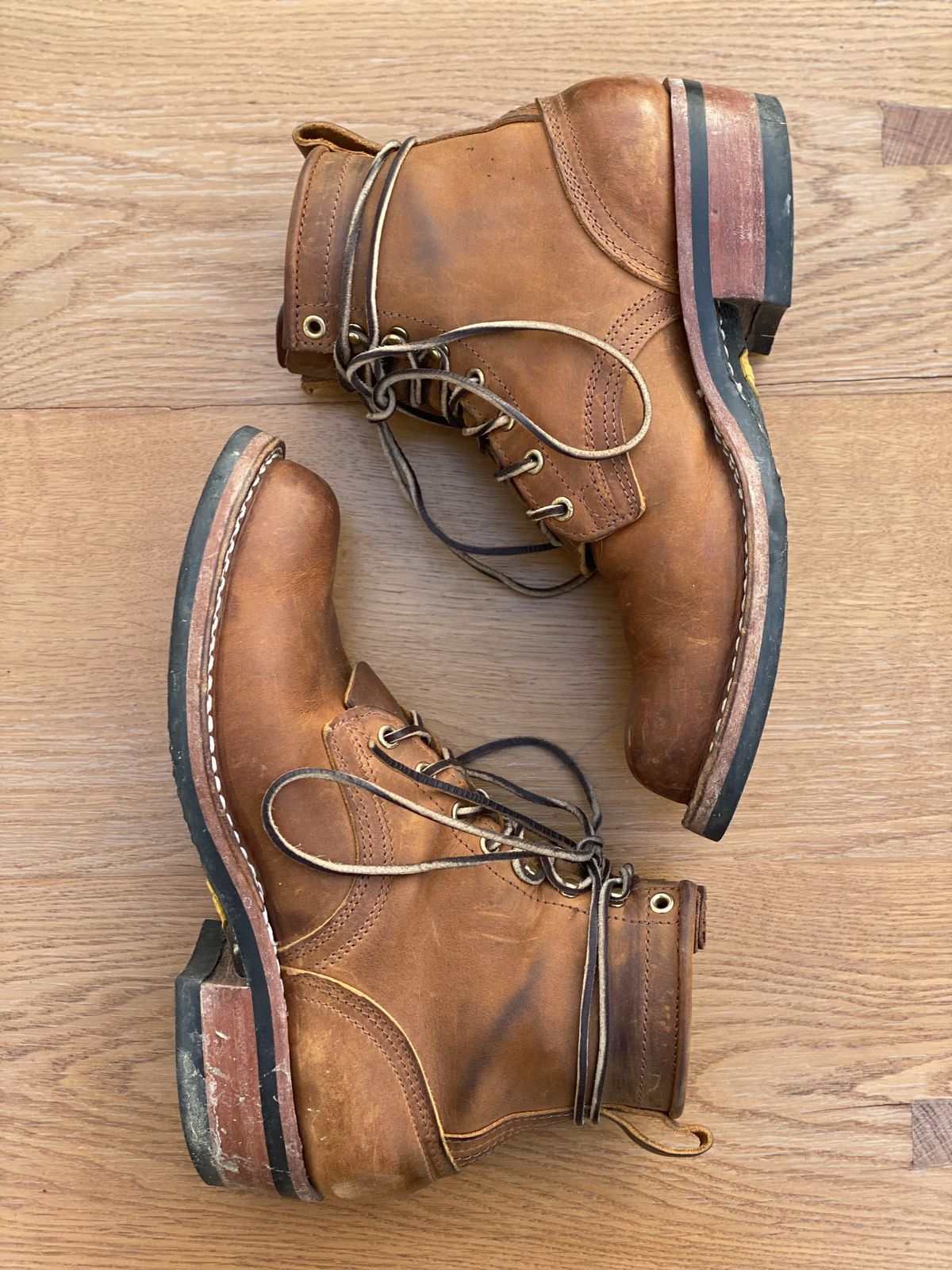 Photo by patinathunderdome on December 5, 2021 of the Nicks Robert in Horween Orange Predator.