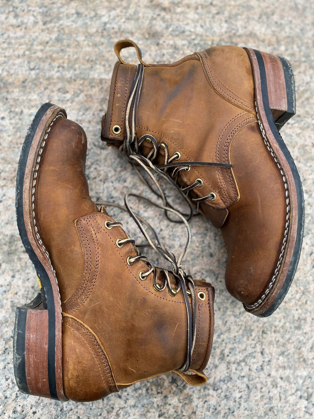 Photo by patinathunderdome on January 1, 2022 of the Nicks Robert in Horween Orange Predator.