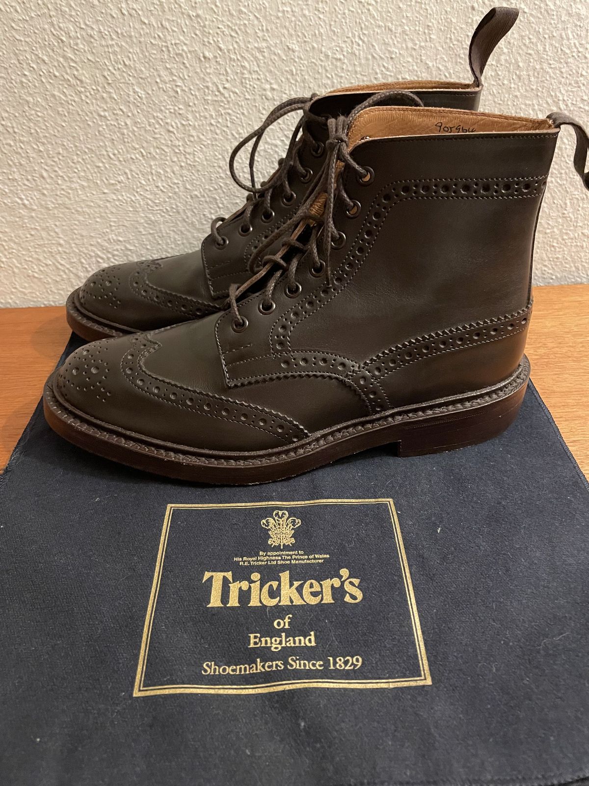 Photo by patinathunderdome on September 30, 2021 of the Tricker's Stow Country Boot in Espresso Burnished Calf.